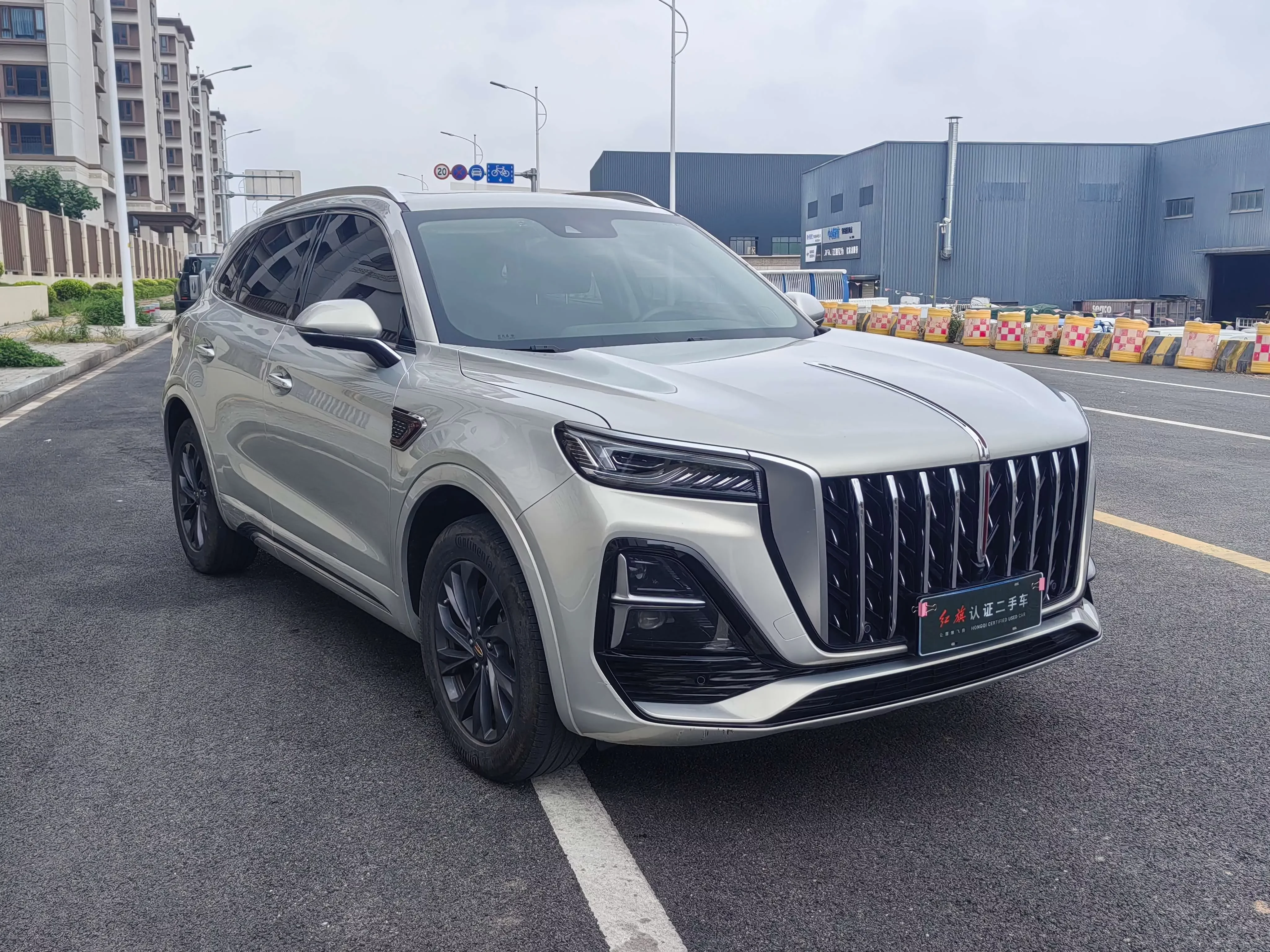 Hongqi HS5