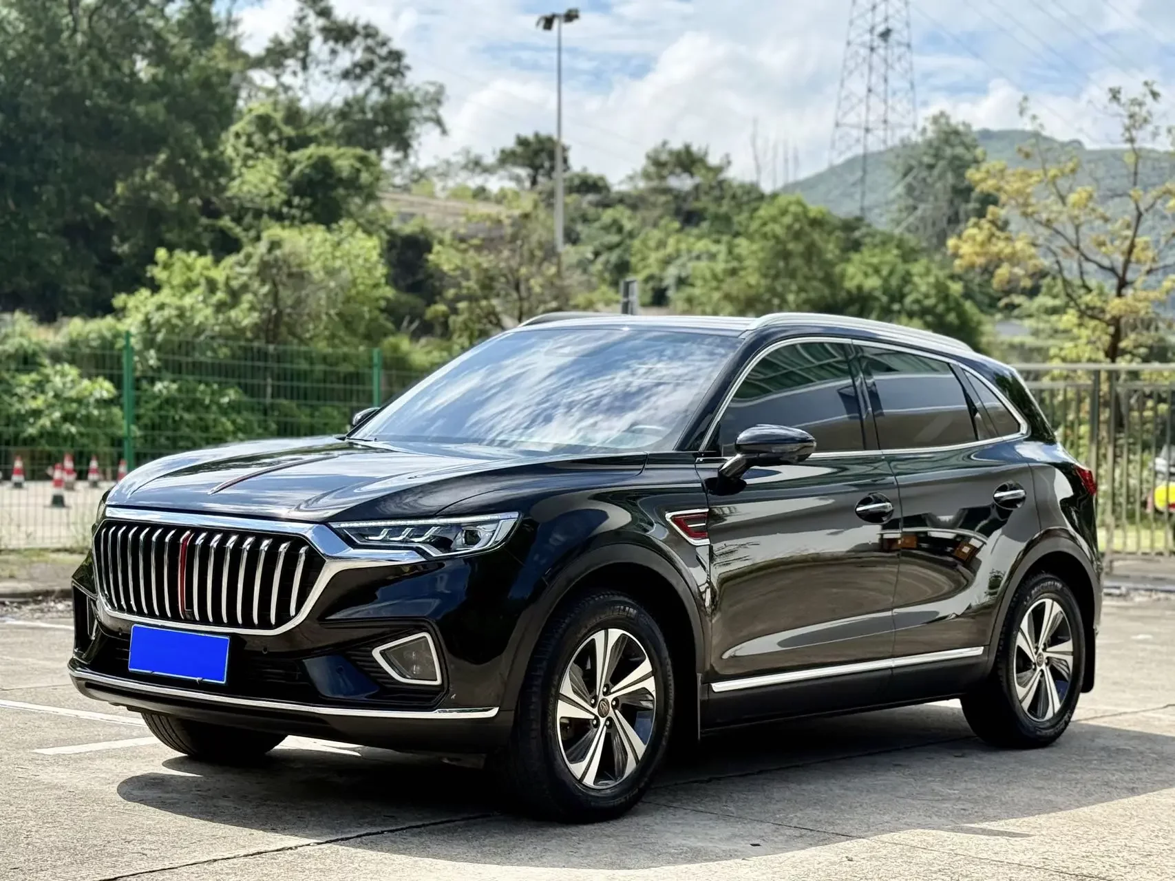 Hongqi HS5