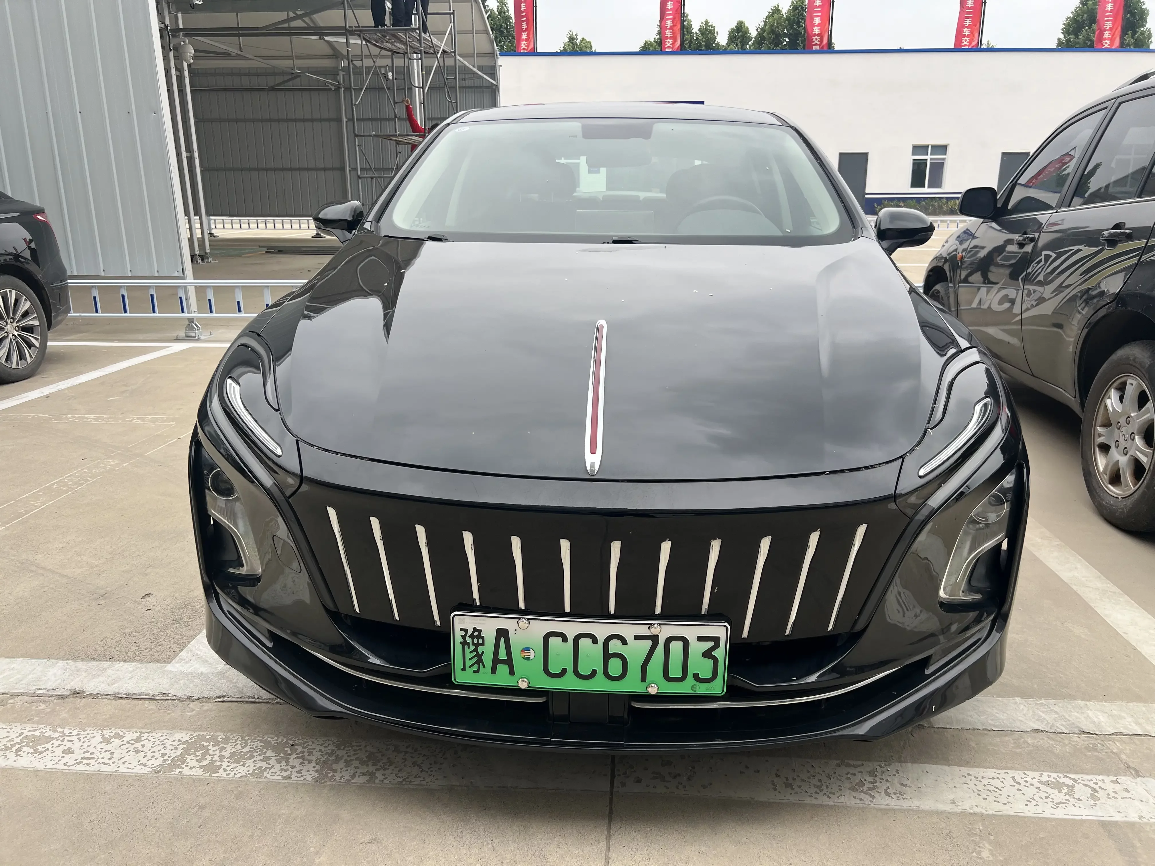 Hongqi E-QM5