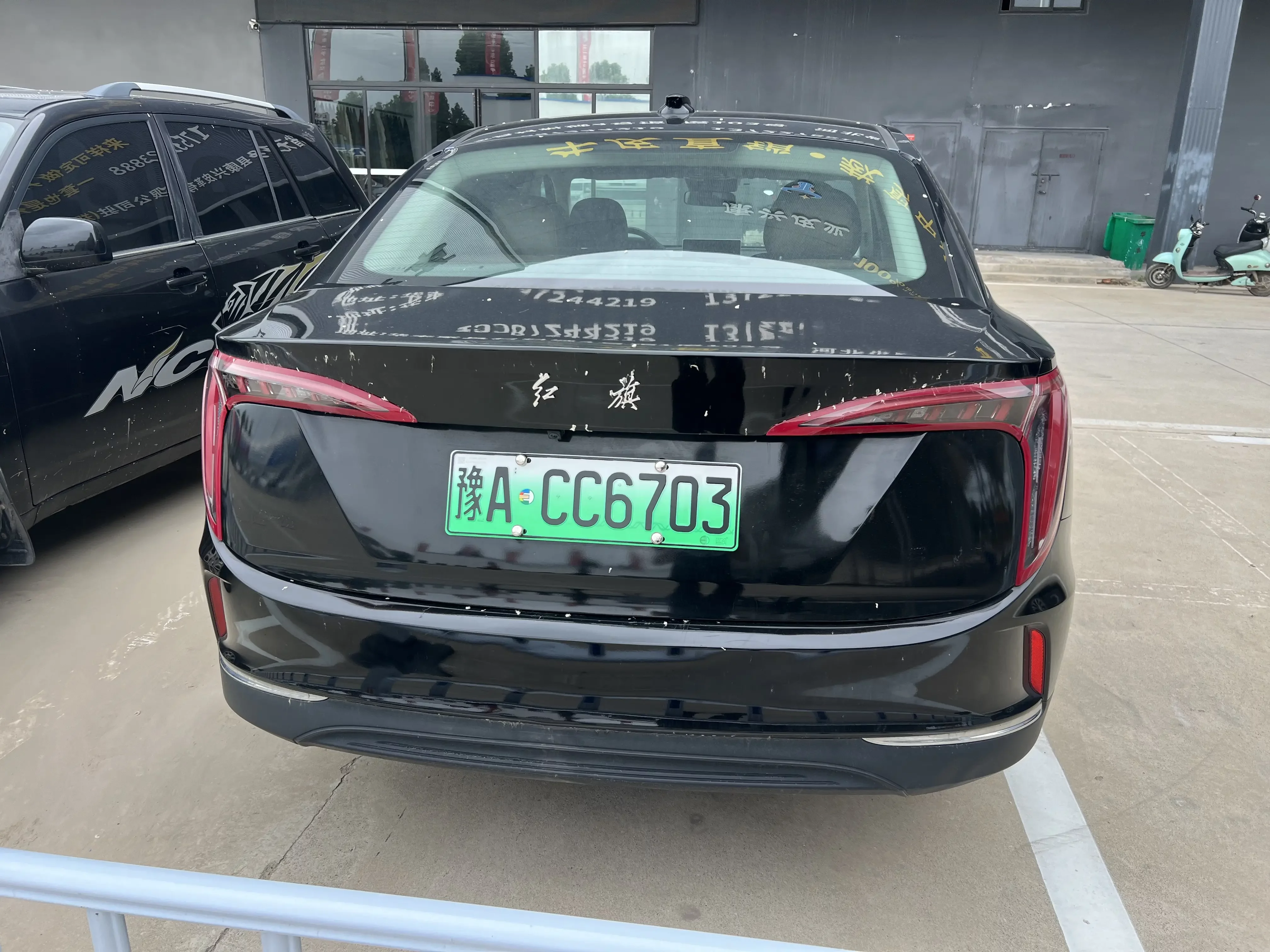 Hongqi E-QM5