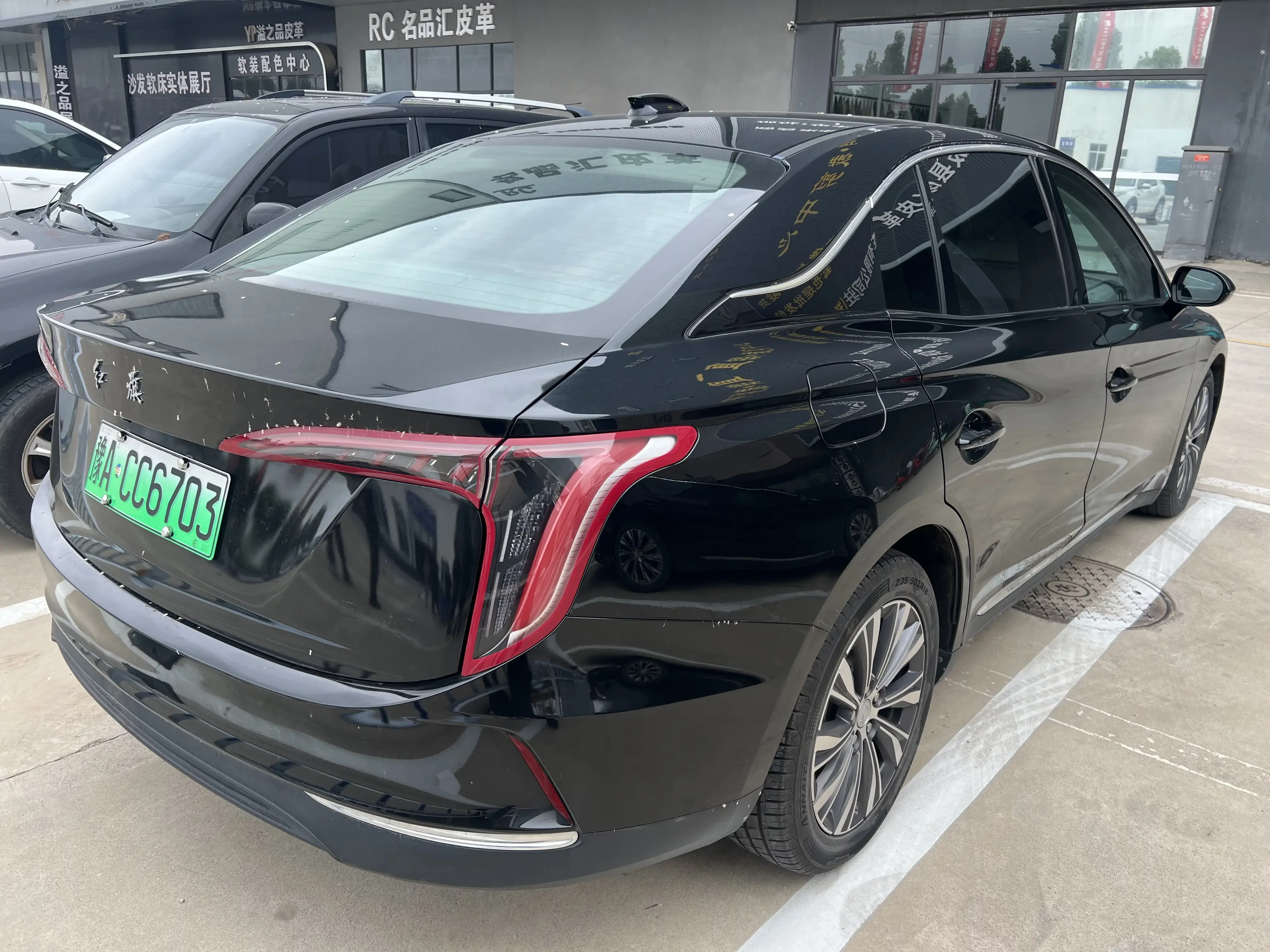 Hongqi E-QM5