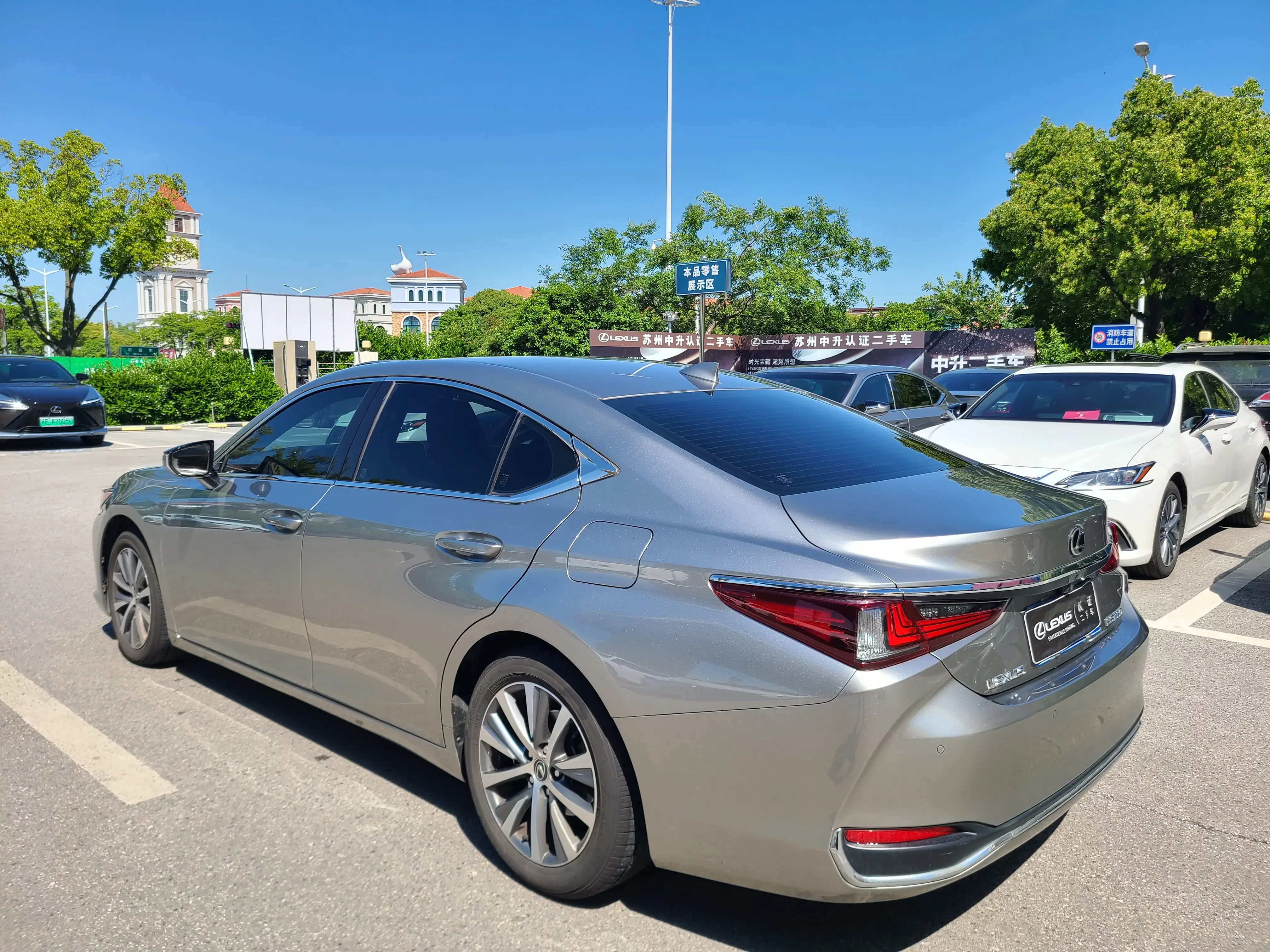 Lexus ES