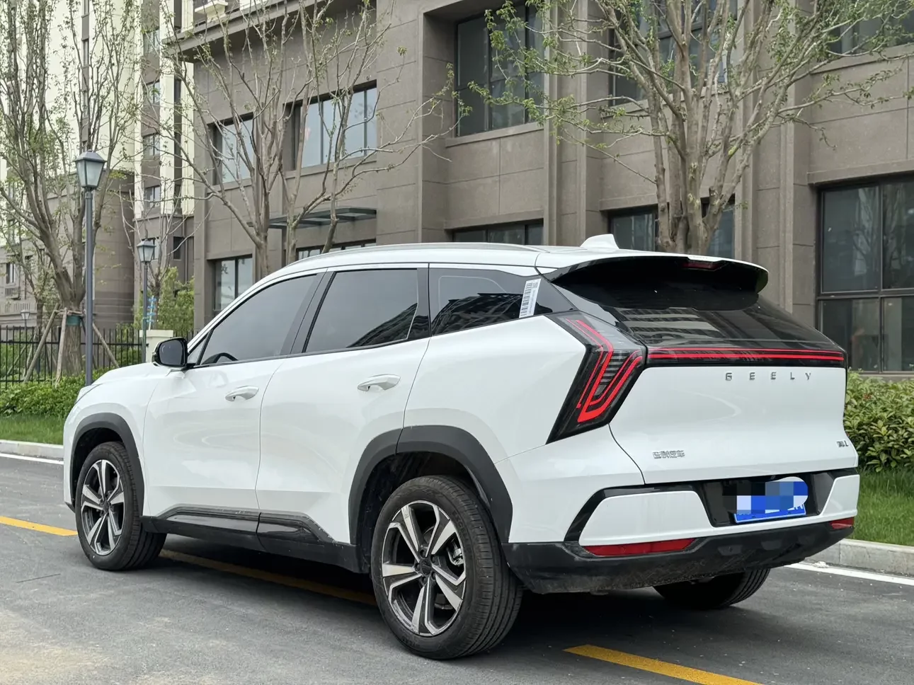 Geely Atlas L