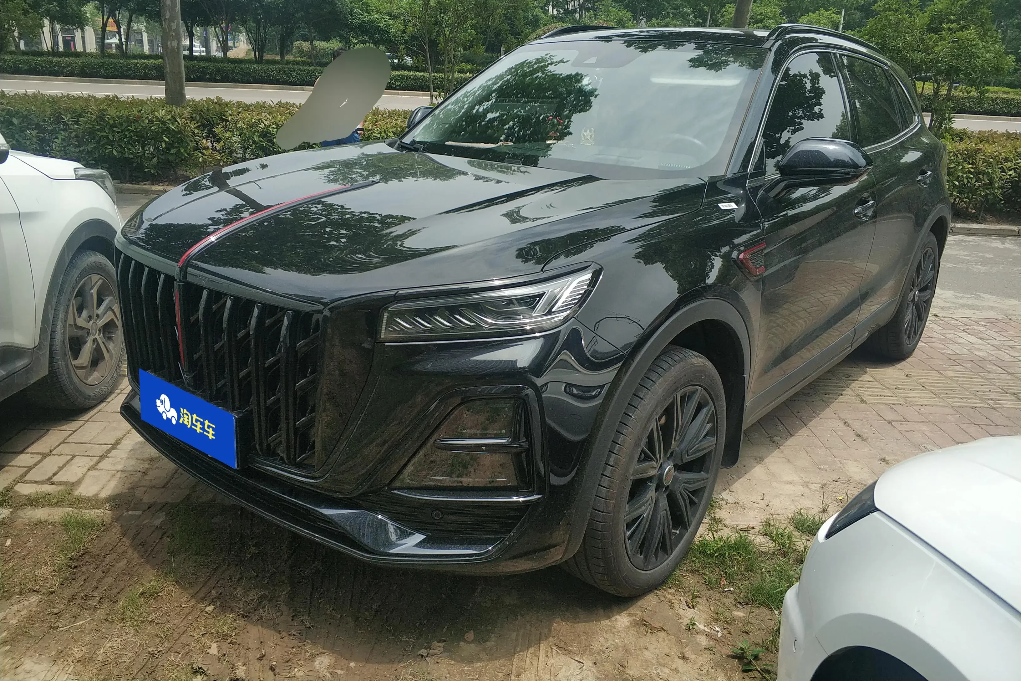 Hongqi HS5