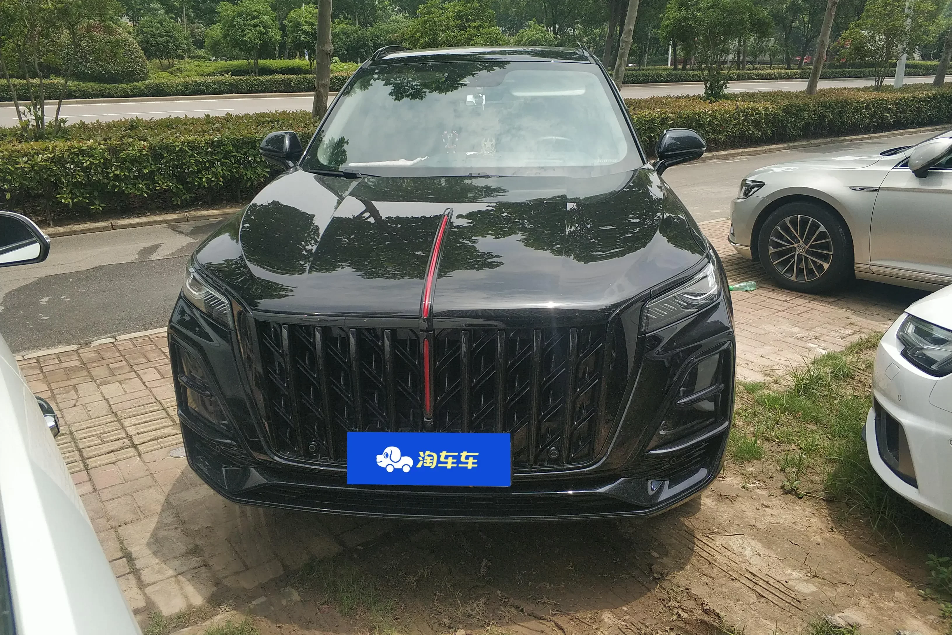 Hongqi HS5