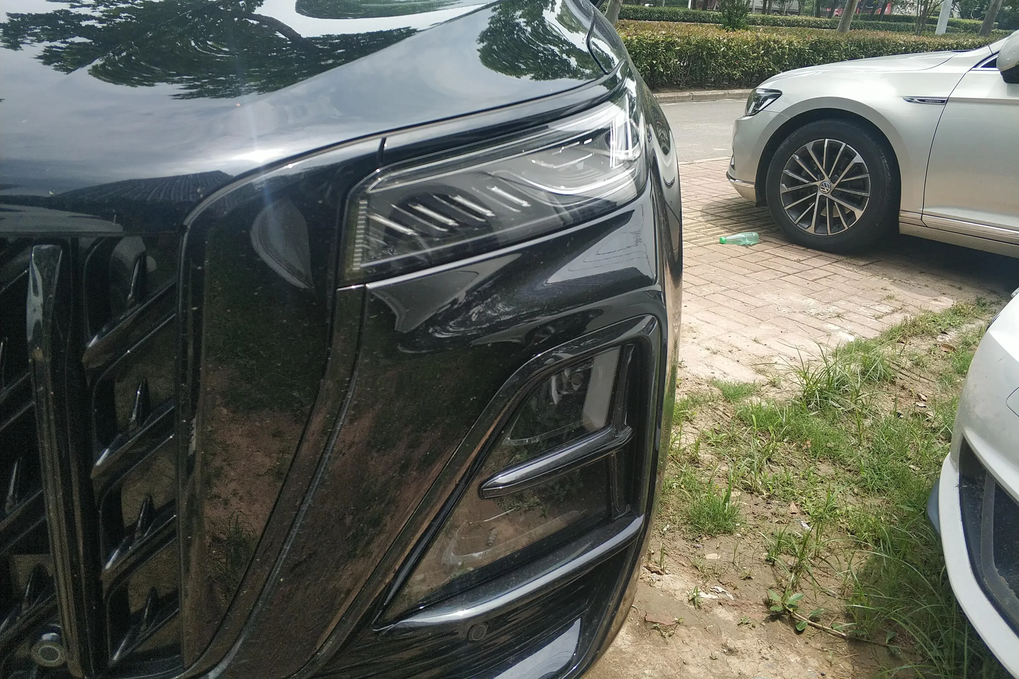 Hongqi HS5