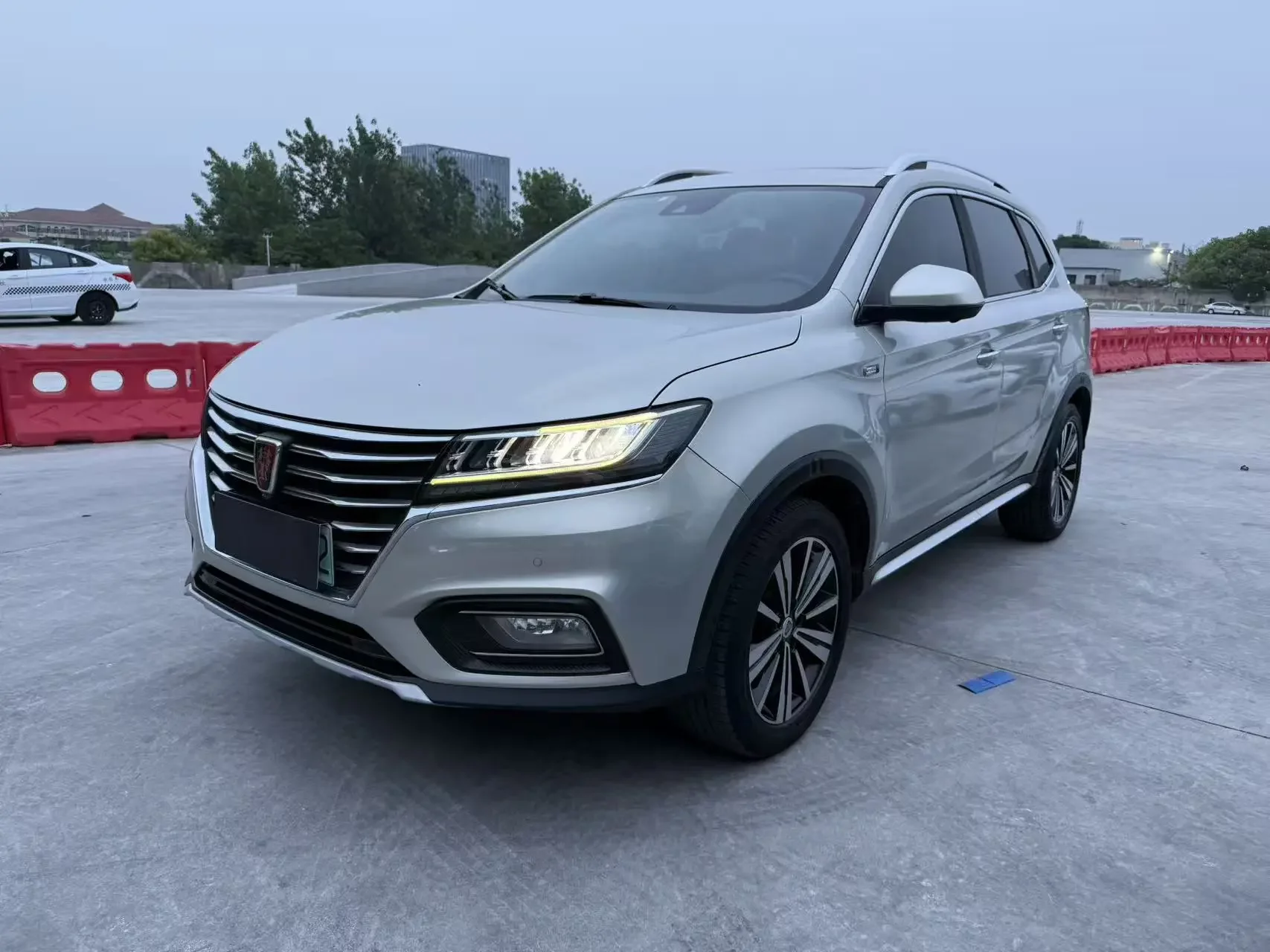 Roewe eRX5