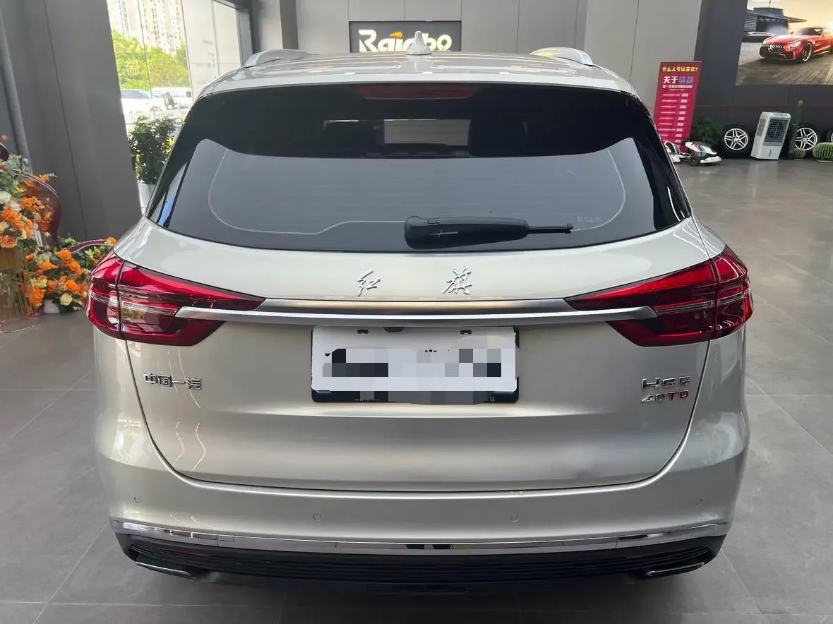 Hongqi HS5