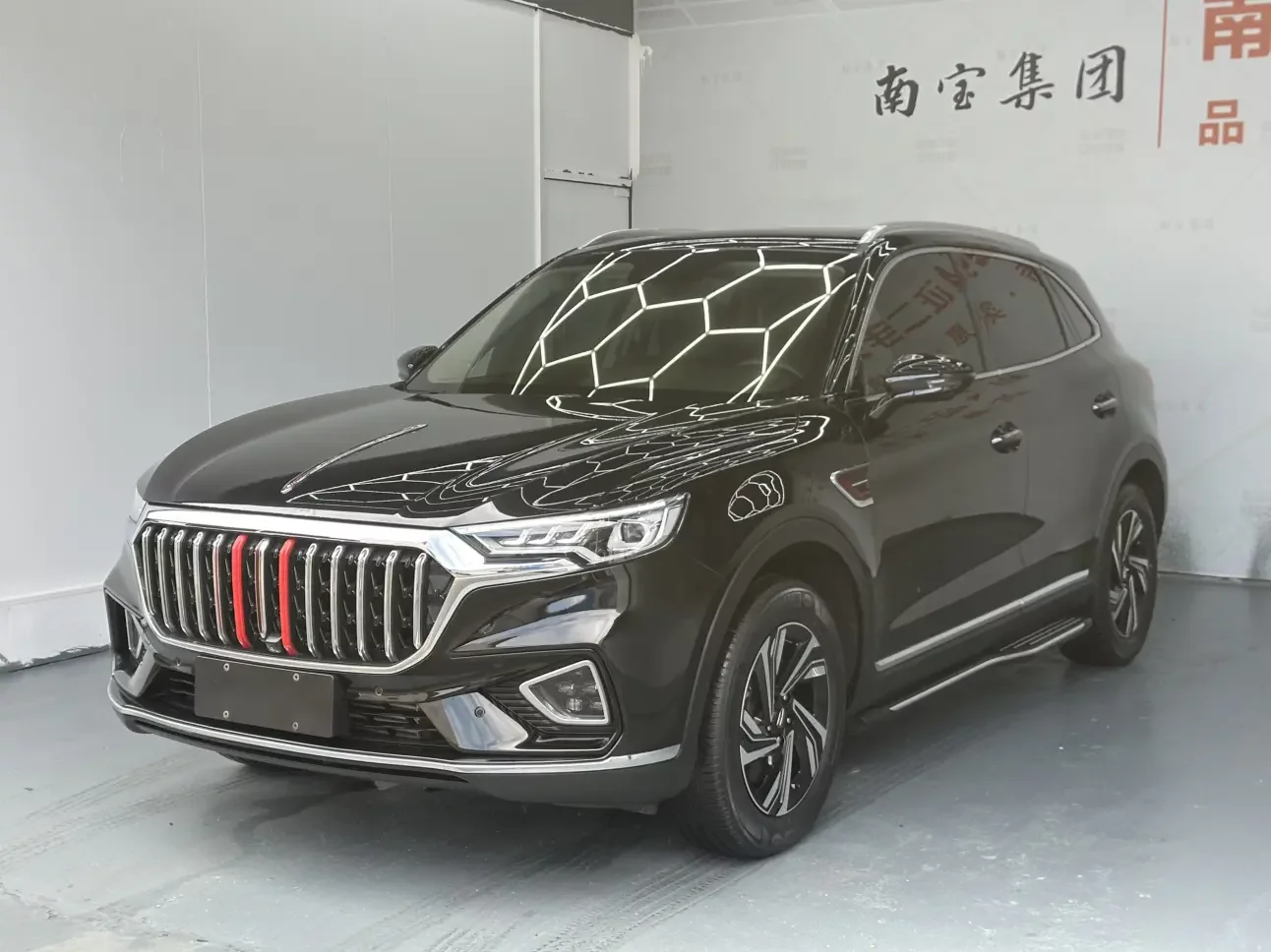 Hongqi HS5