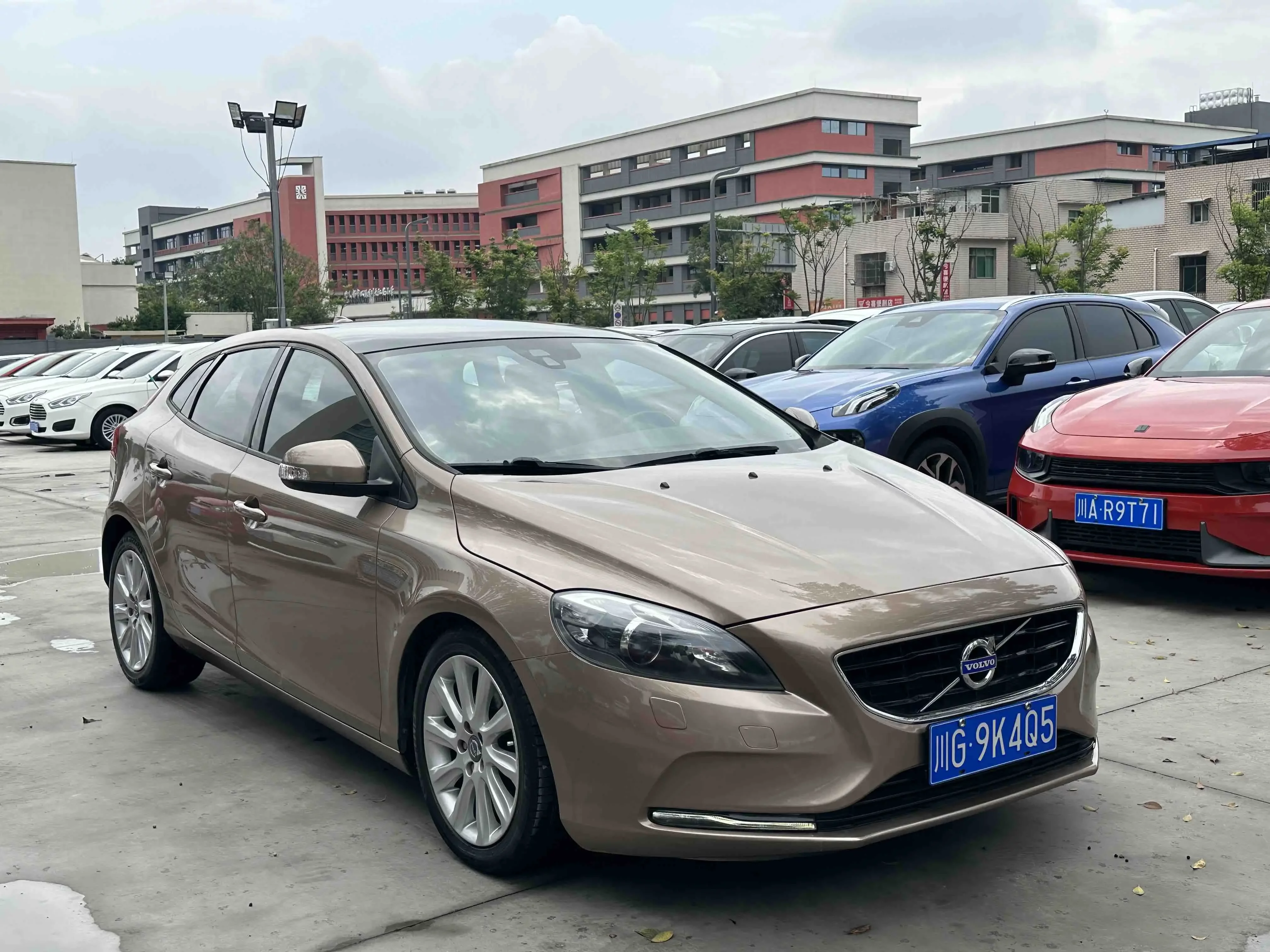 Volvo V40