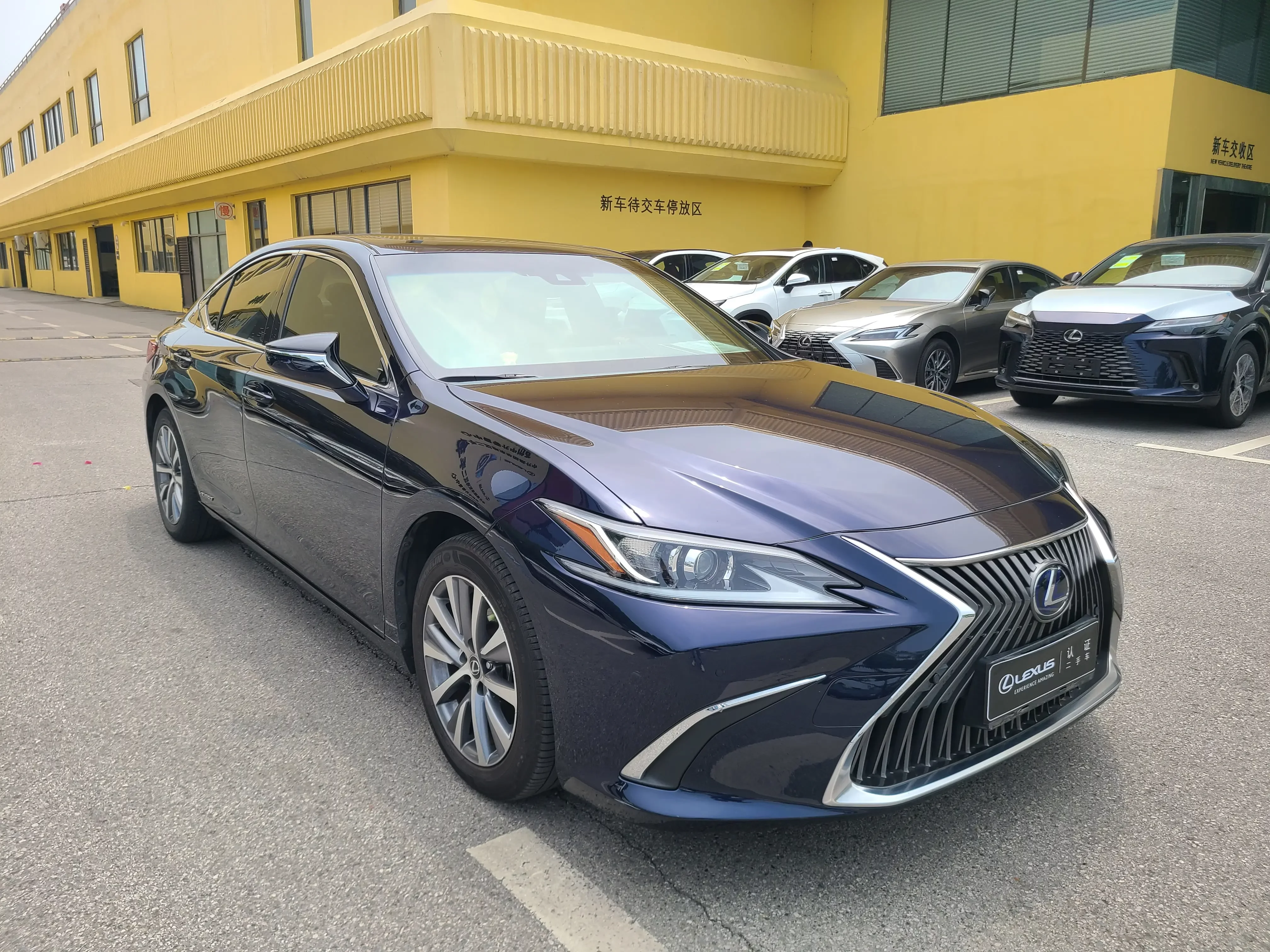 Lexus ES