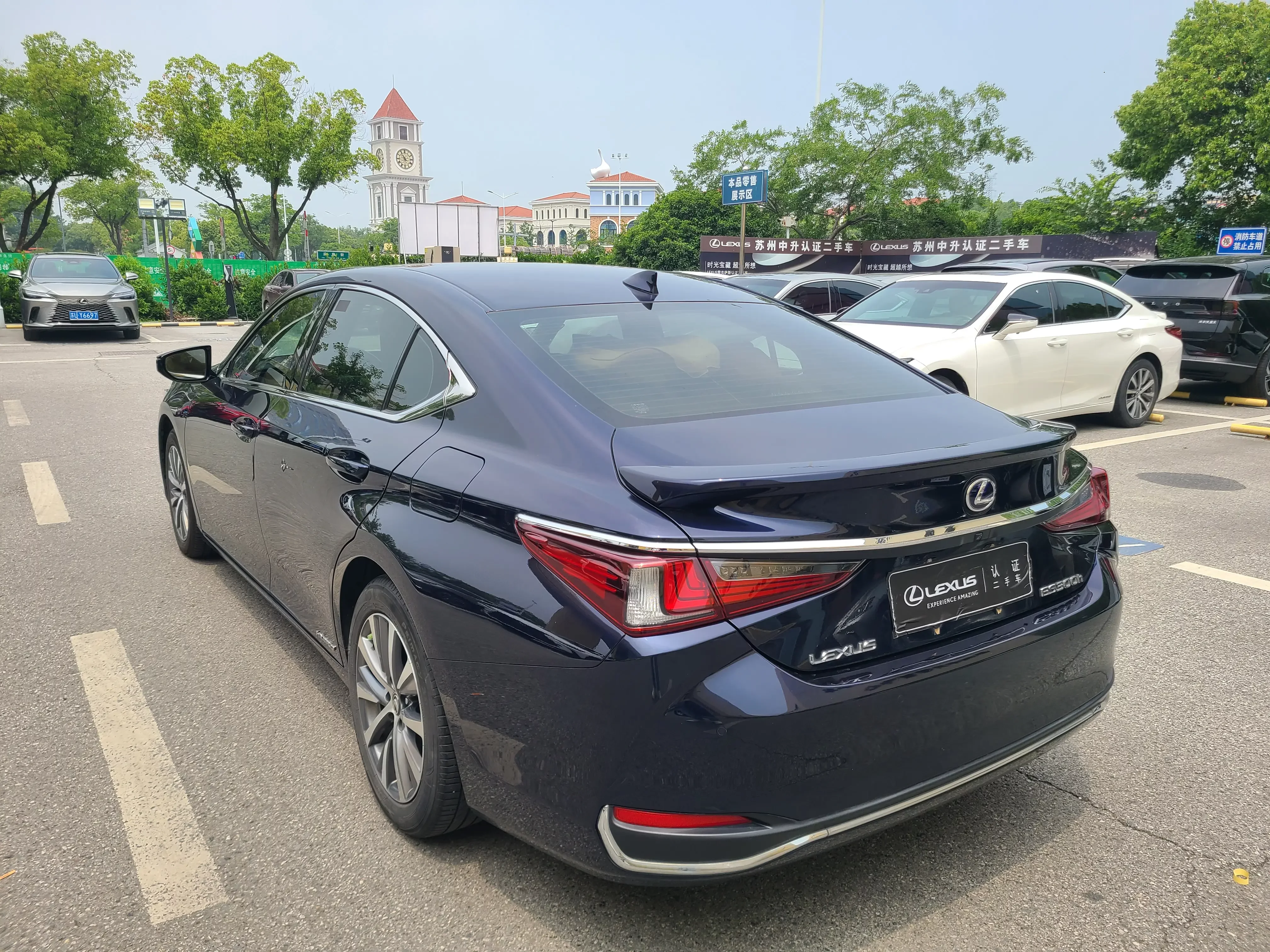 Lexus ES