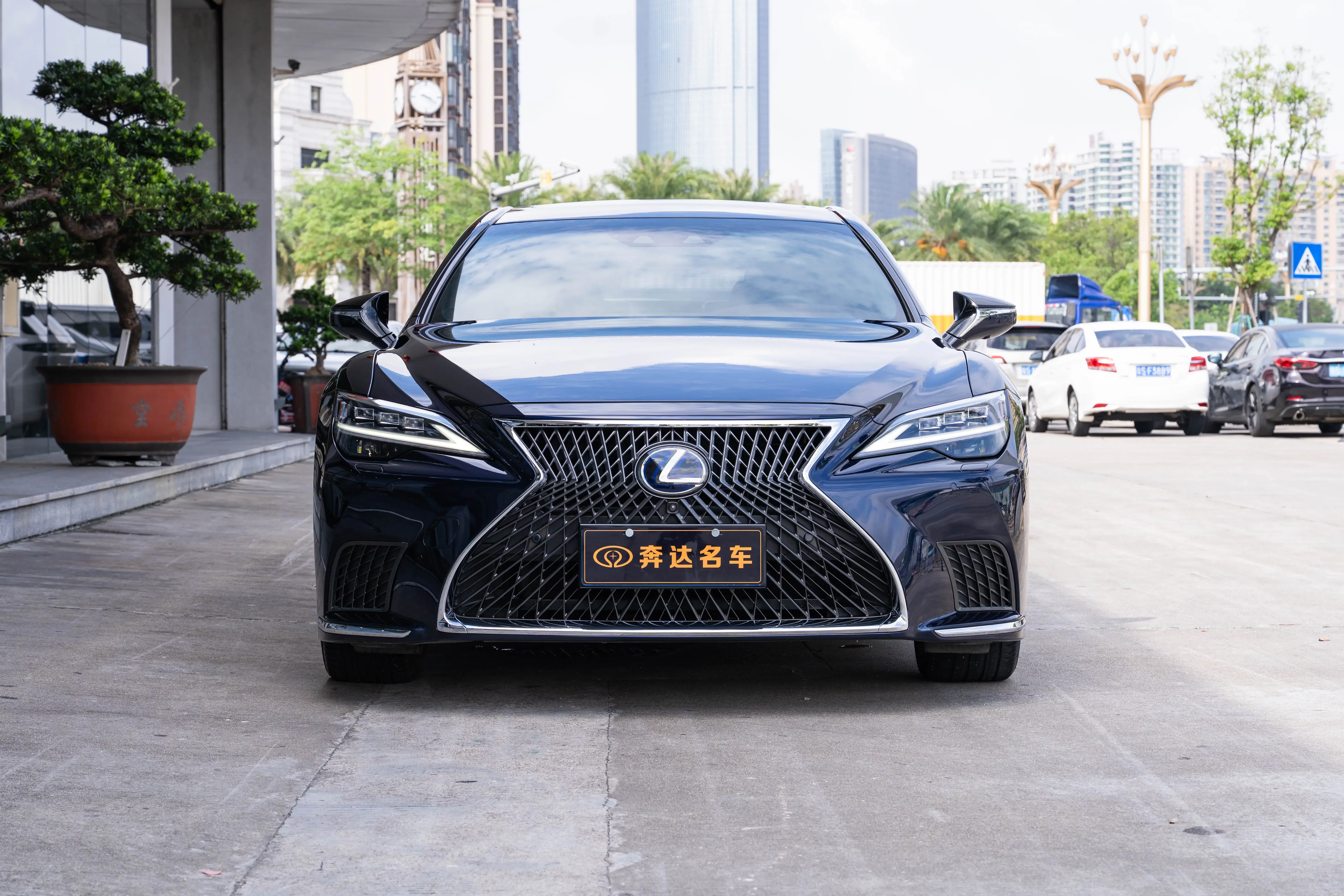 Lexus LS