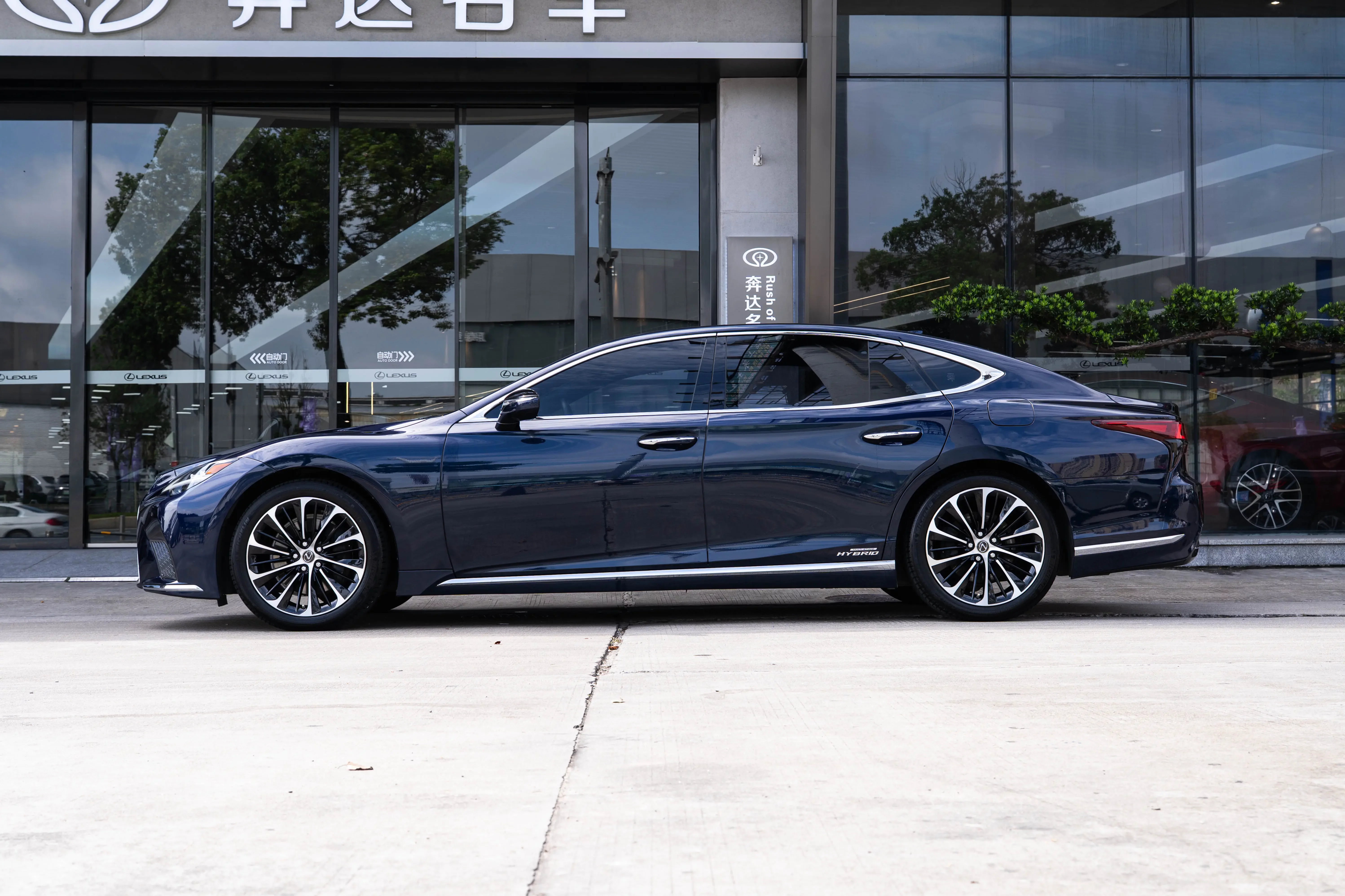 Lexus LS