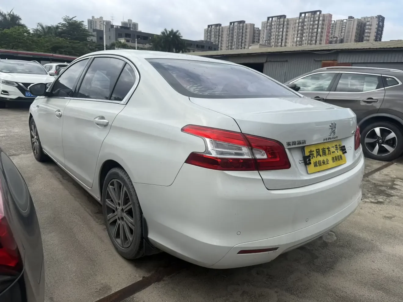 Peugeot 408