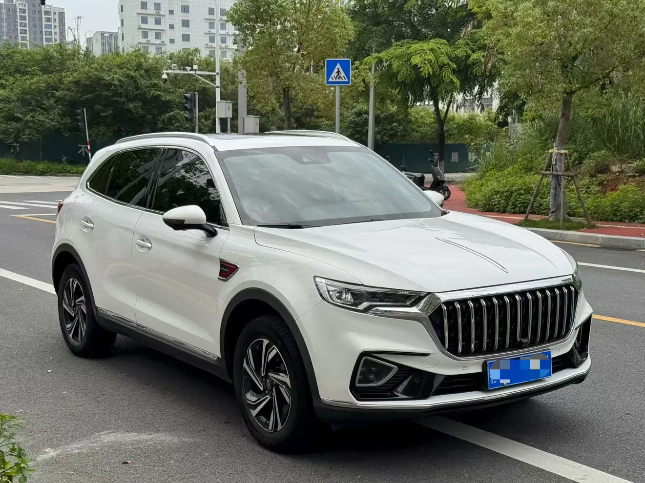 Hongqi HS5