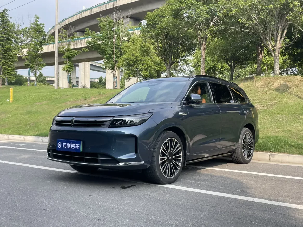 AITO M7 (Wenjie M7)  из Китая