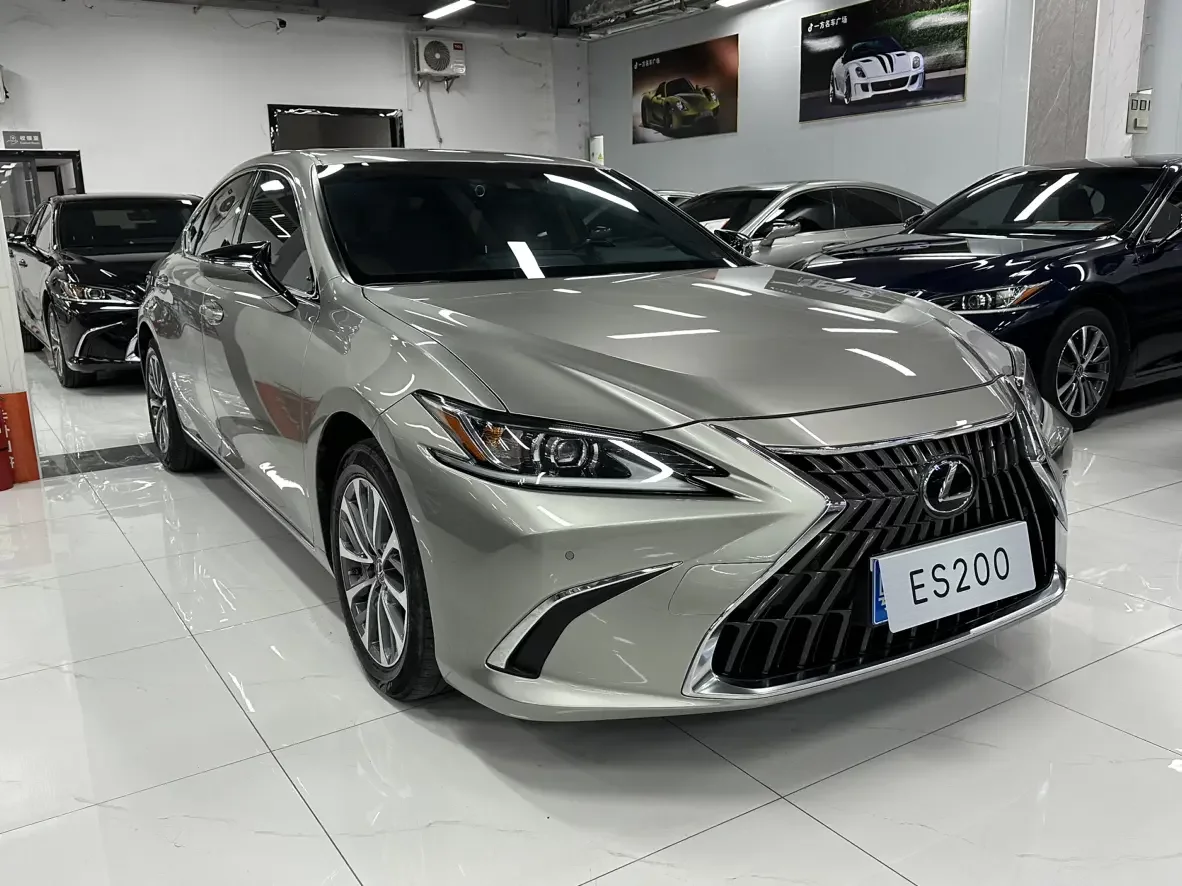 Lexus ES