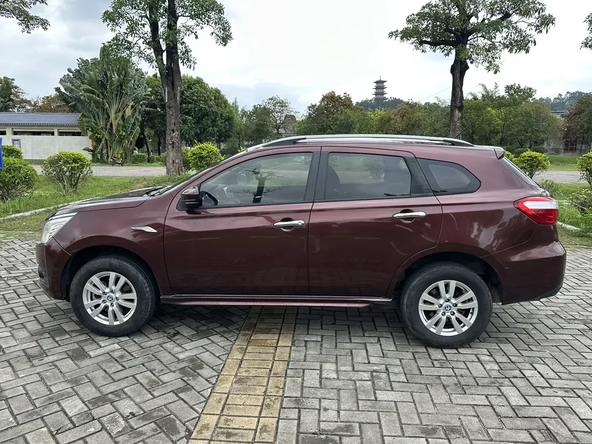 Kai Chen Venucia T70