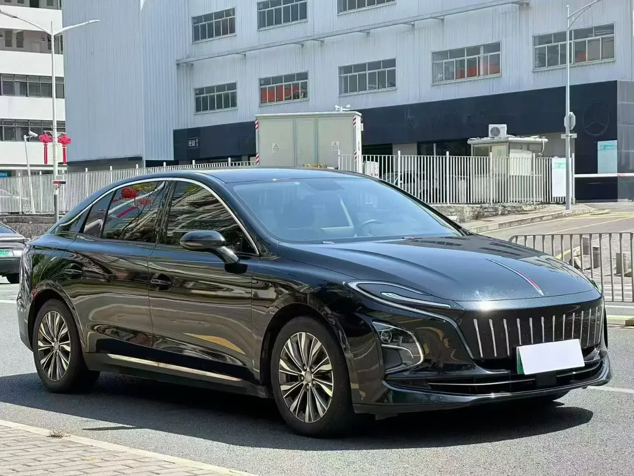 Hongqi E-QM5