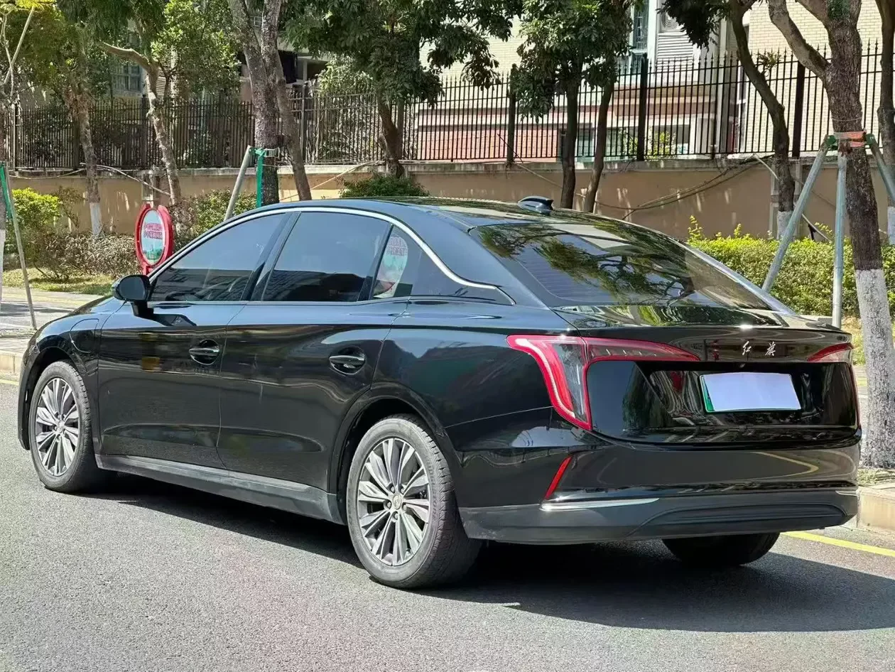 Hongqi E-QM5