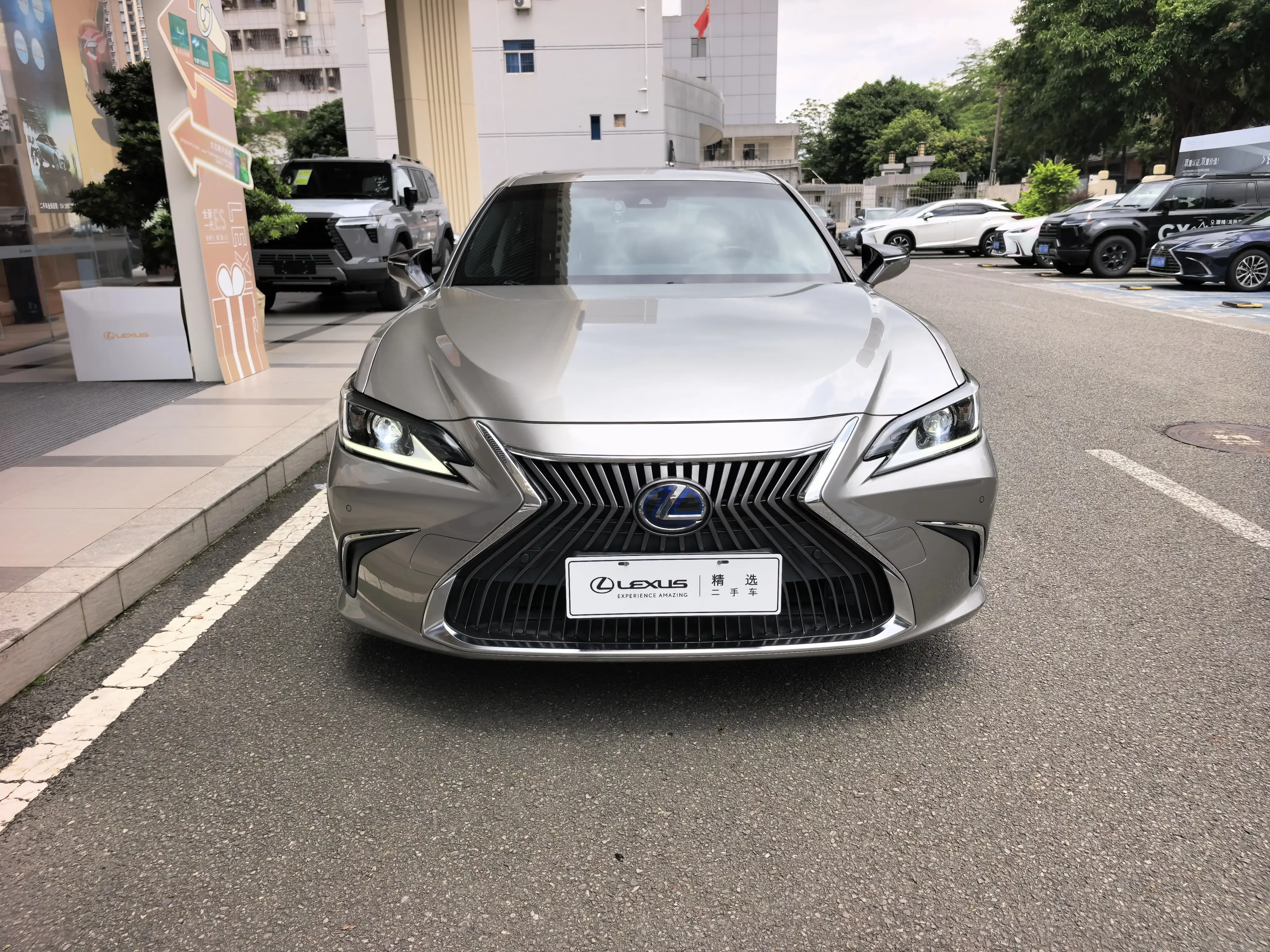 Lexus ES
