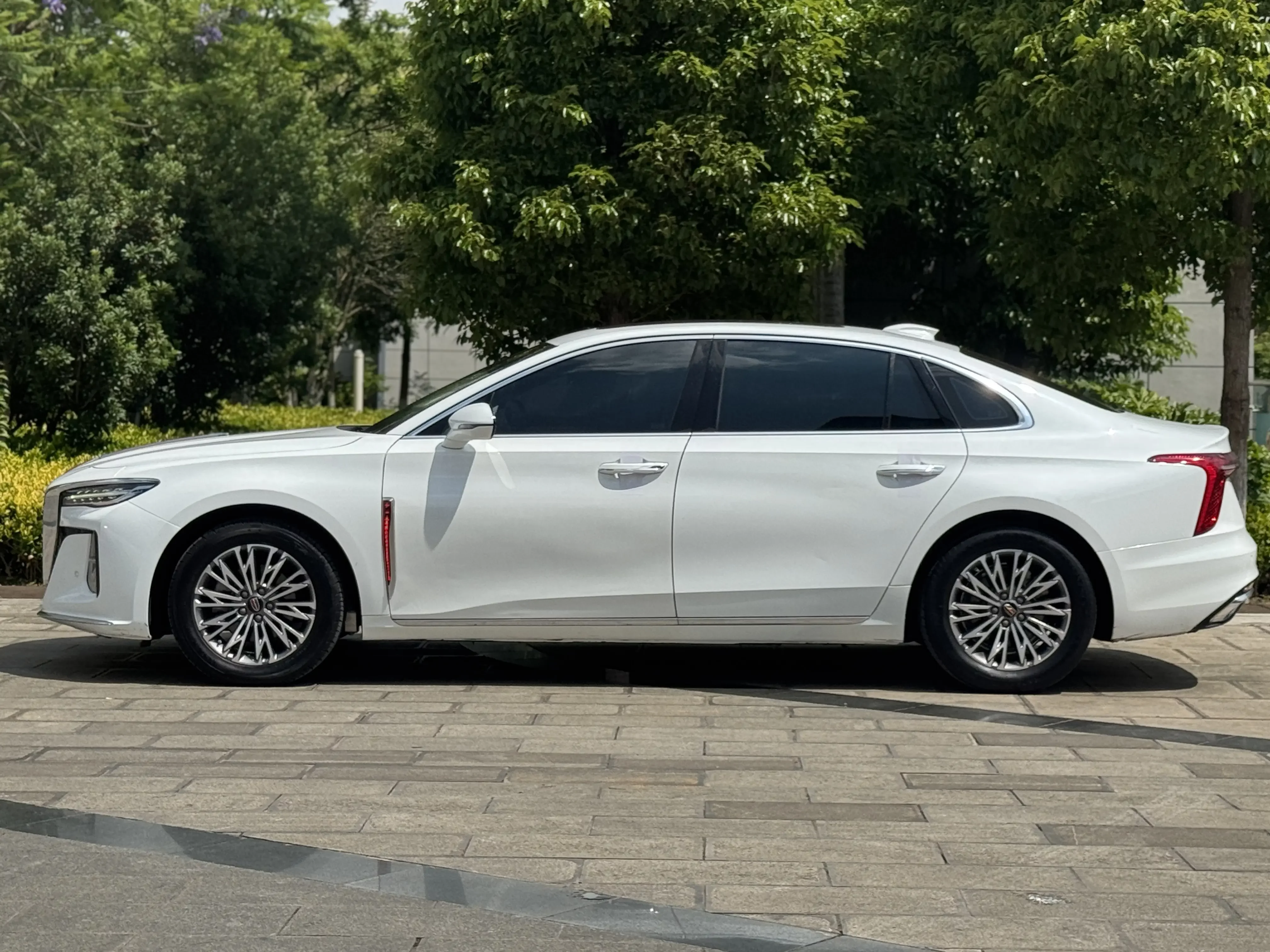 Hongqi H5