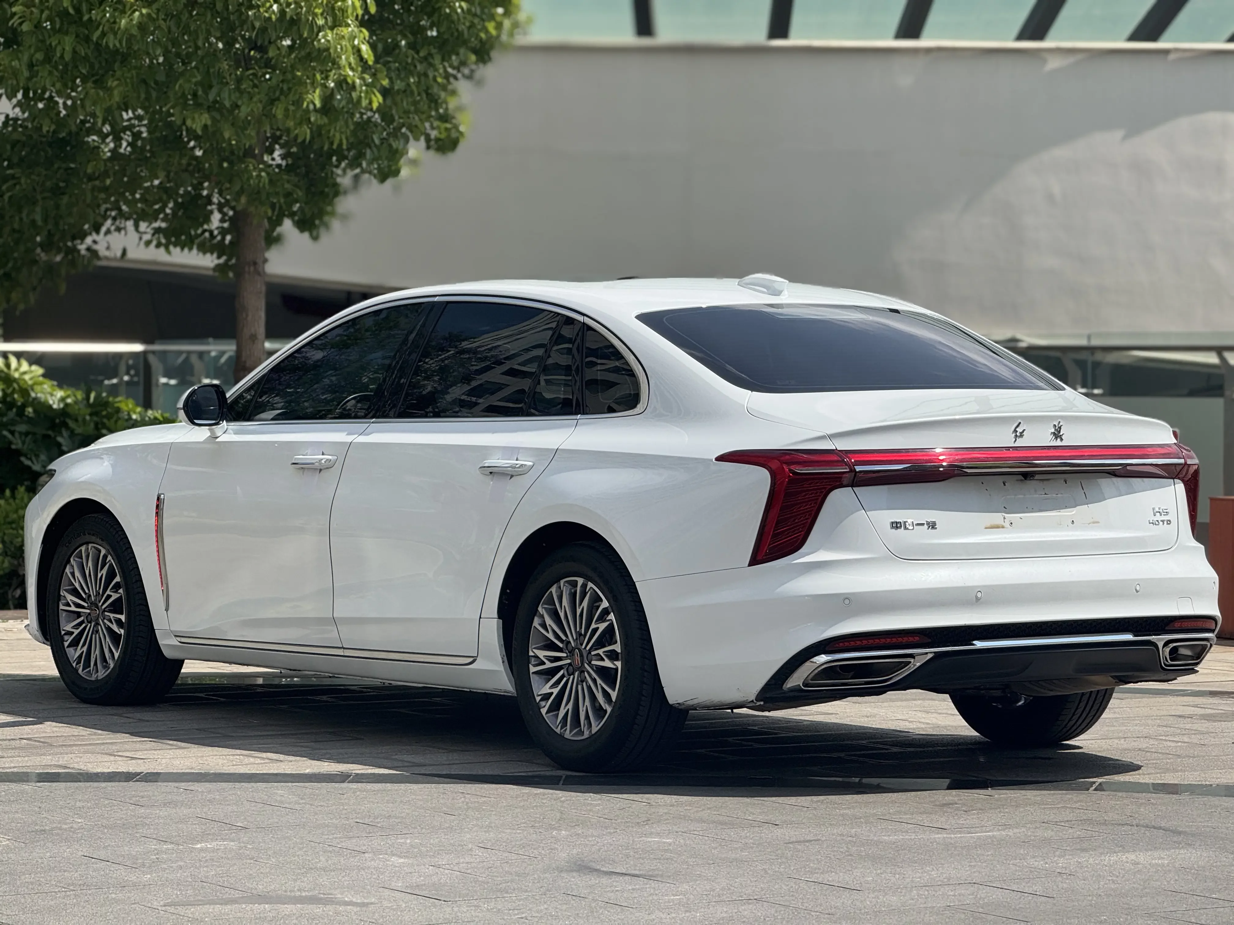 Hongqi H5