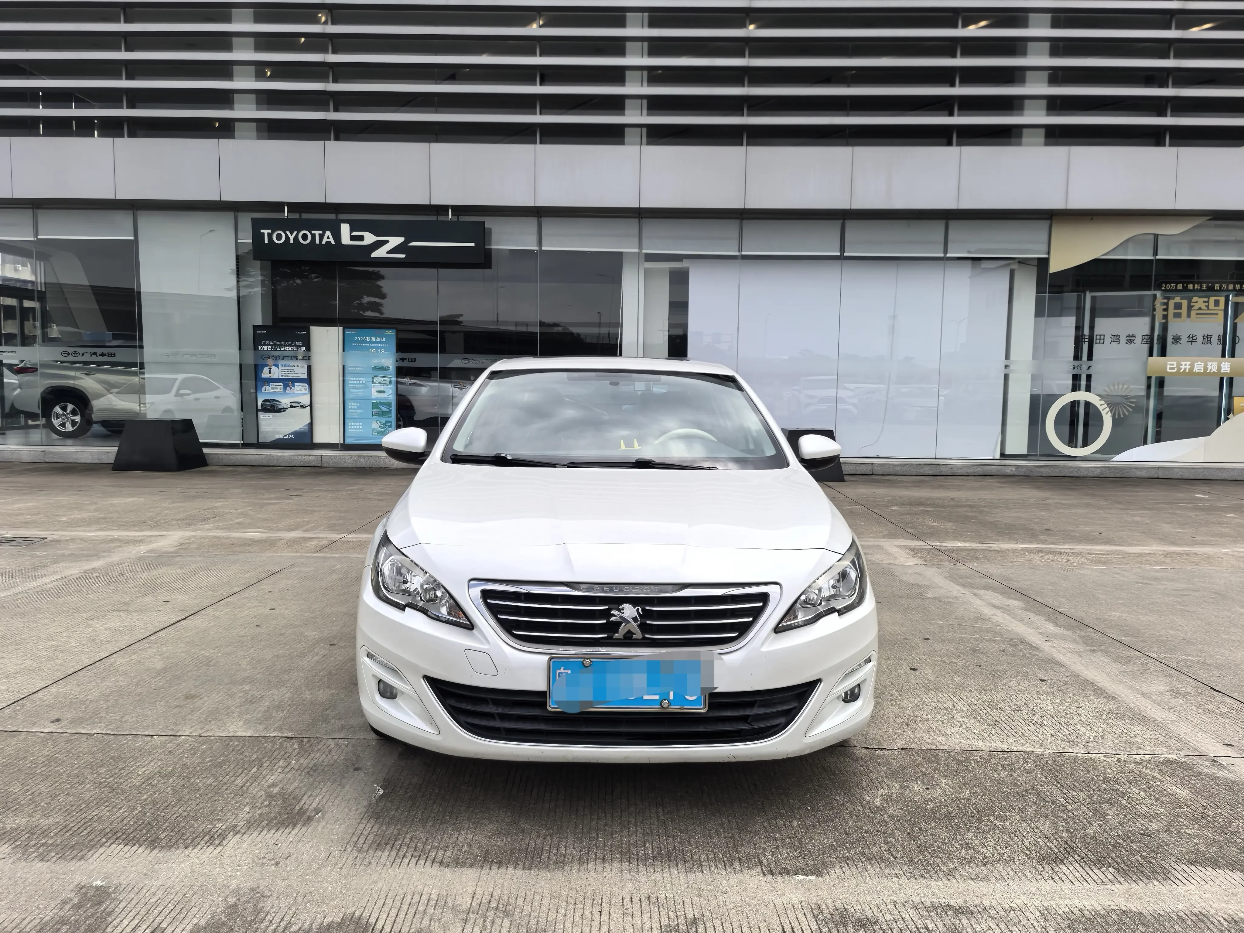 Peugeot 408