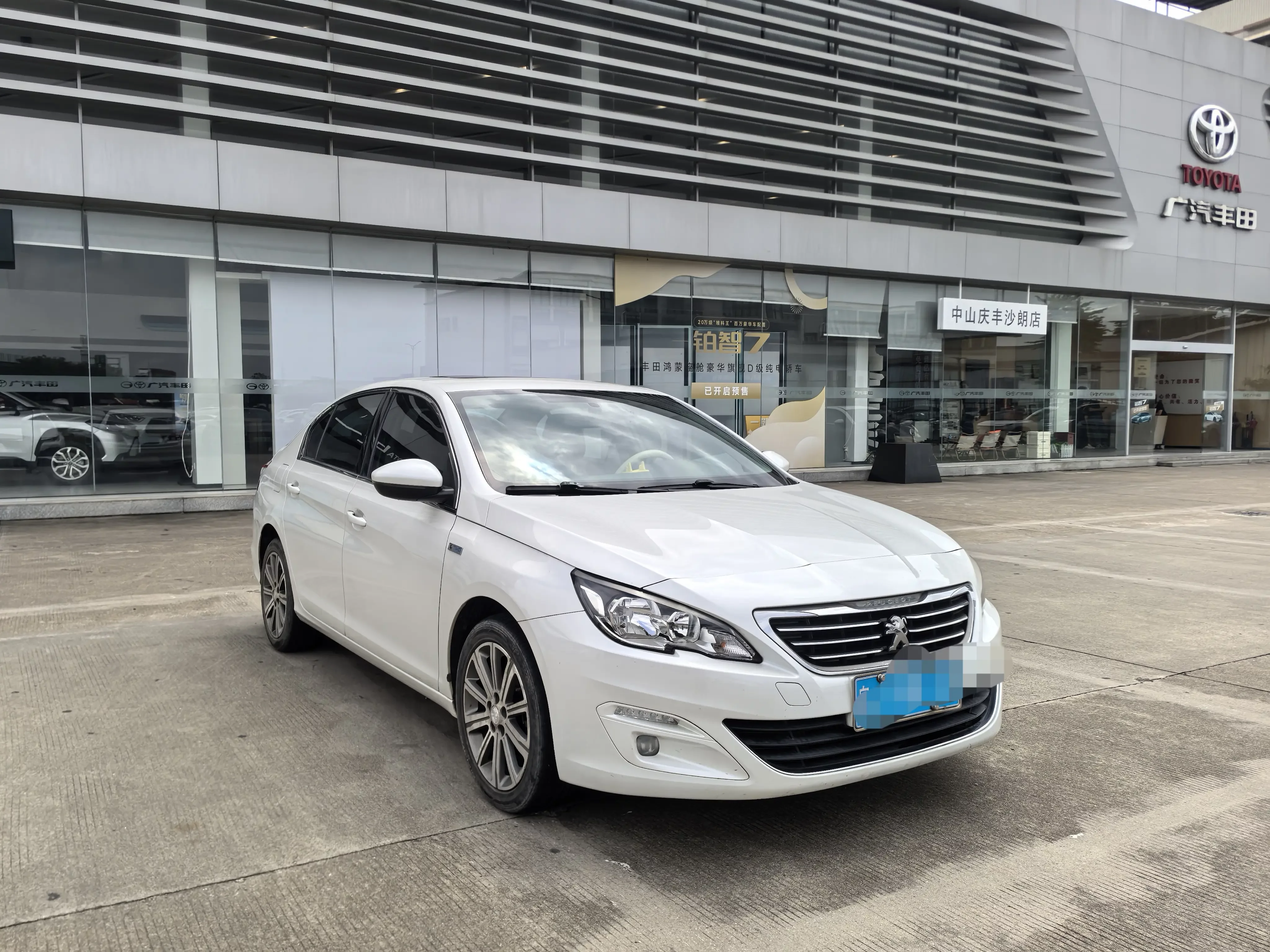 Peugeot 408