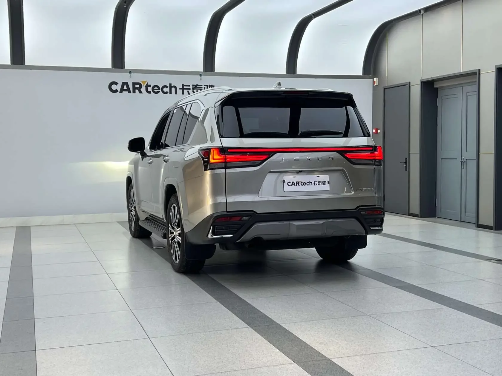 Lexus LX