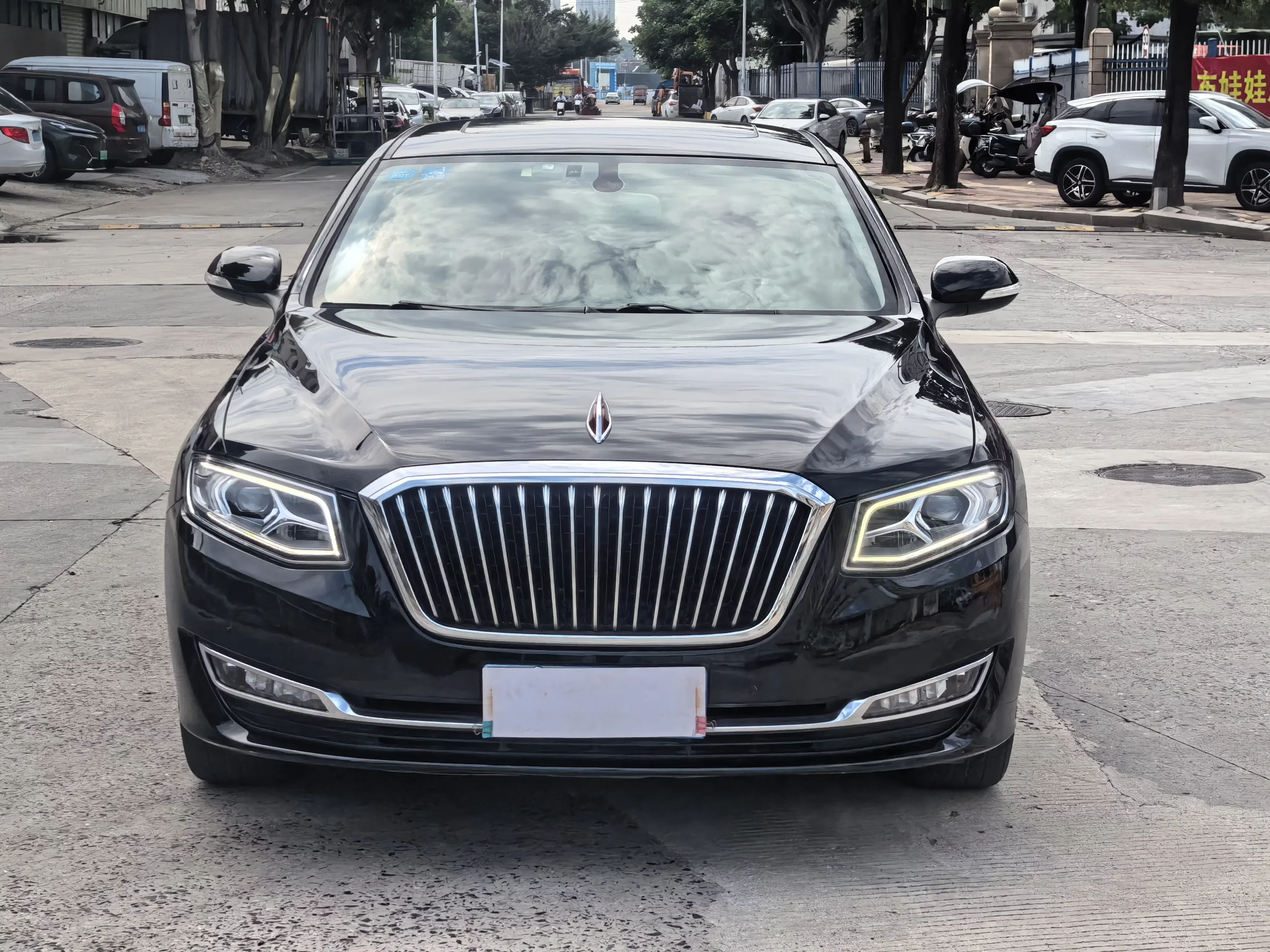Hongqi H7