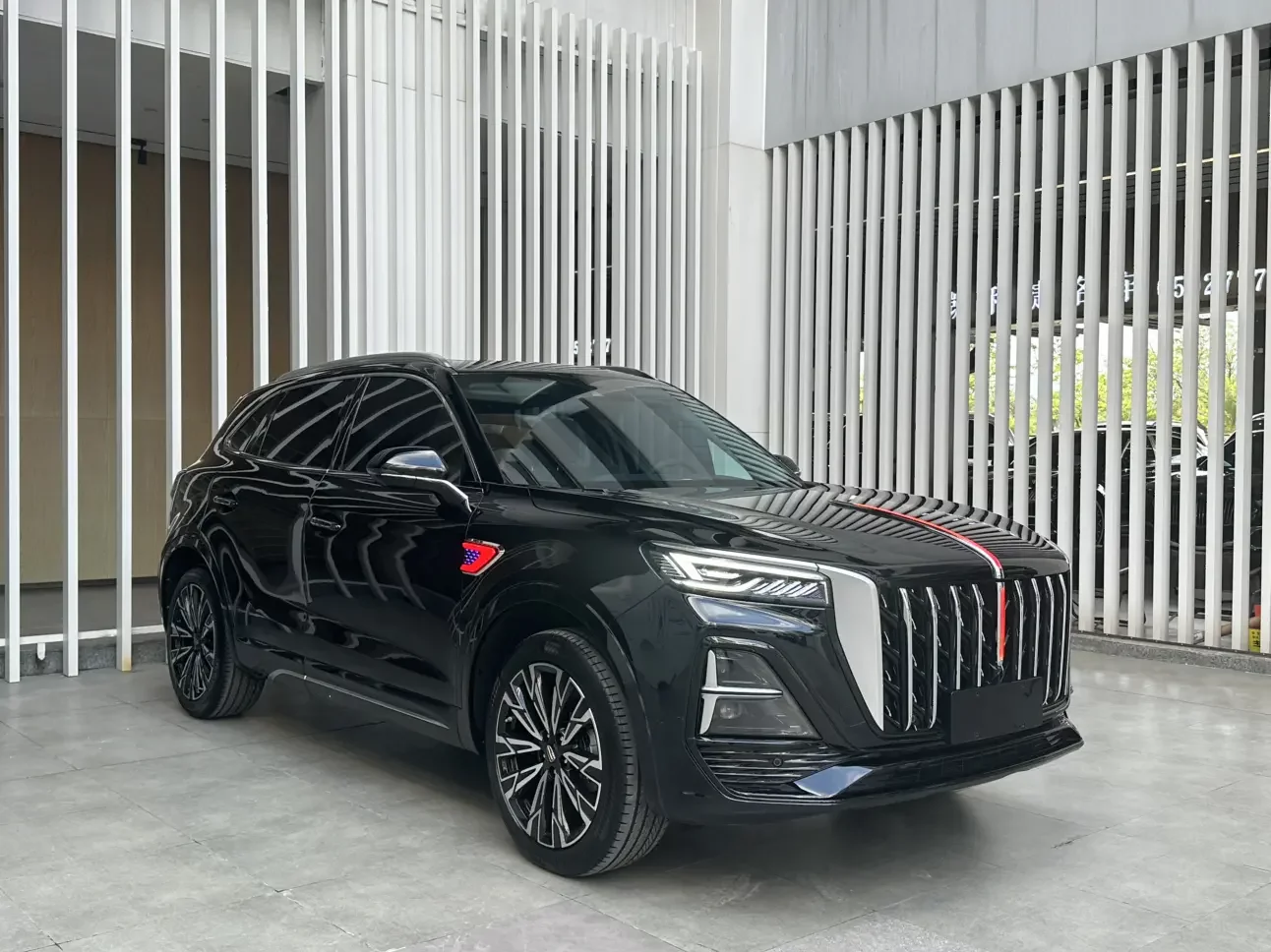 Hongqi HS5