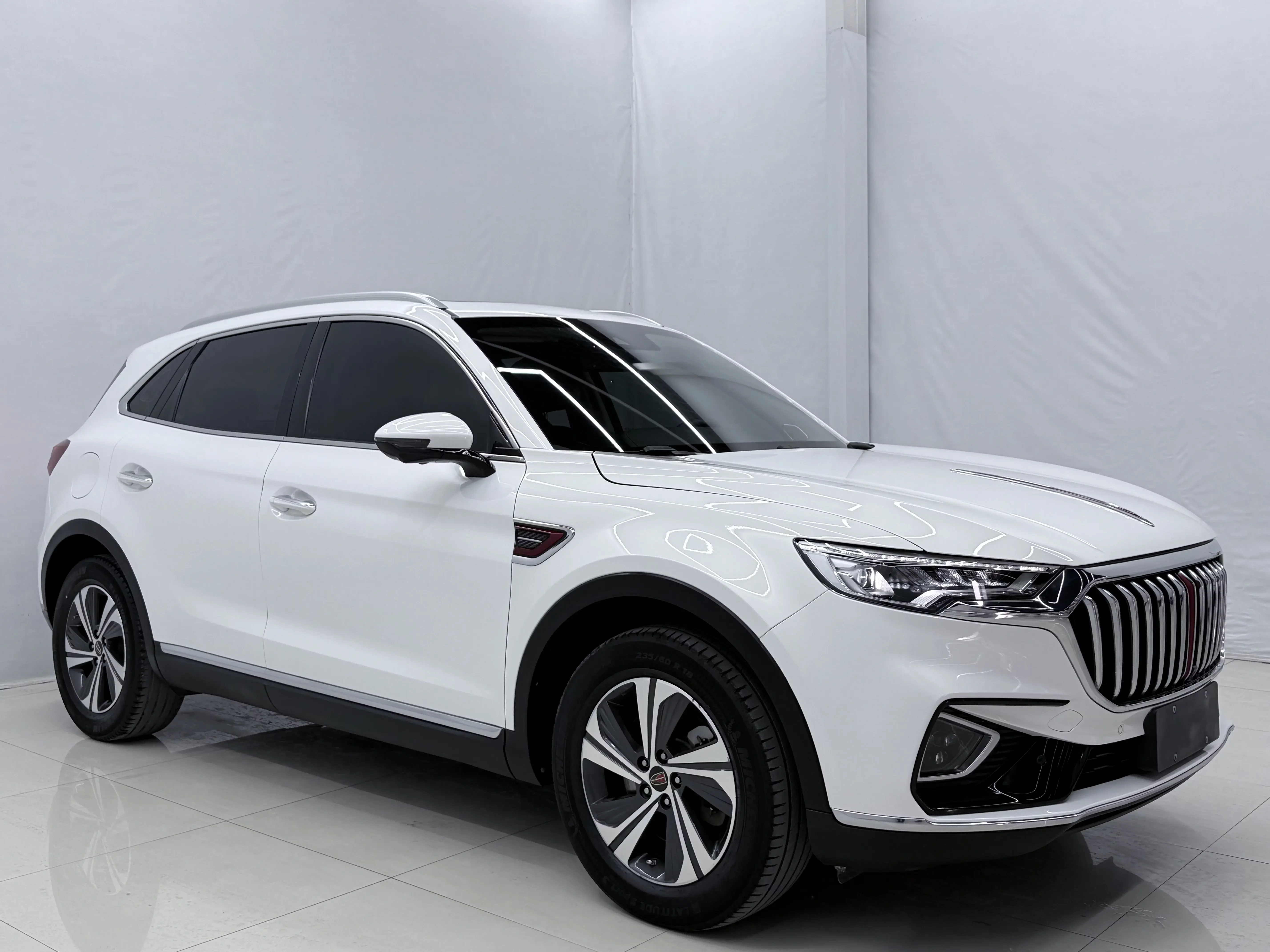 Hongqi HS5