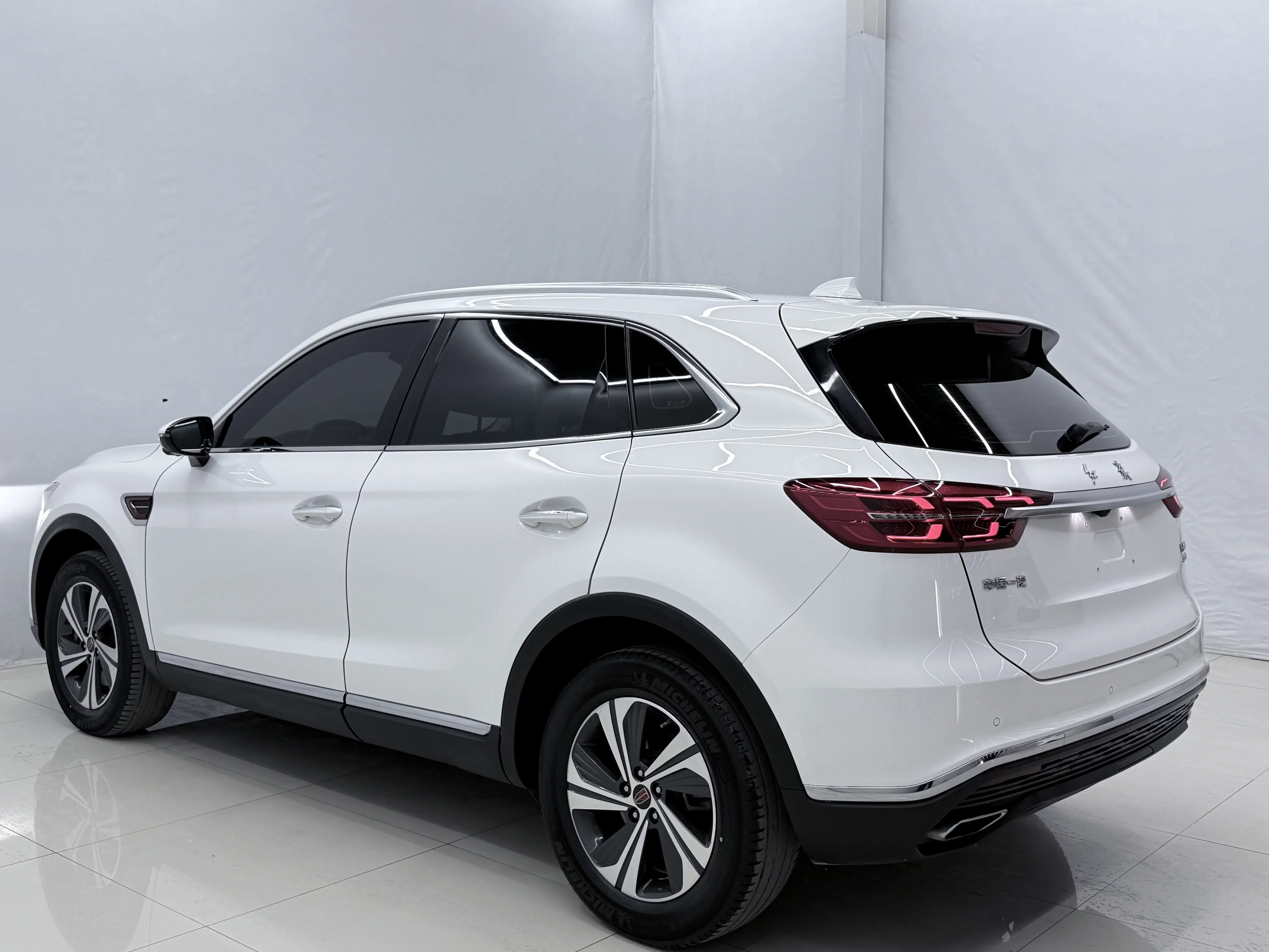 Hongqi HS5