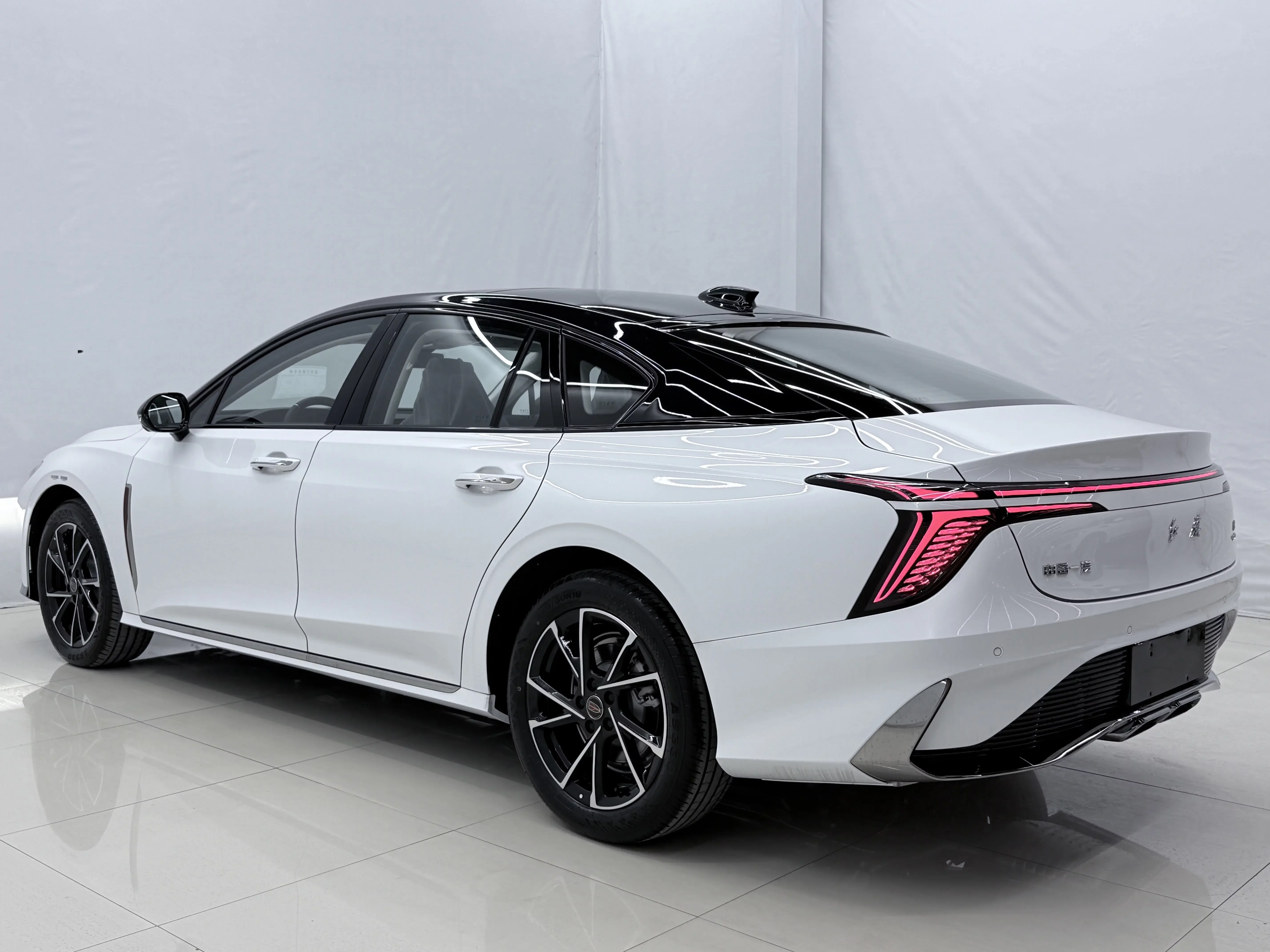 Hongqi H6