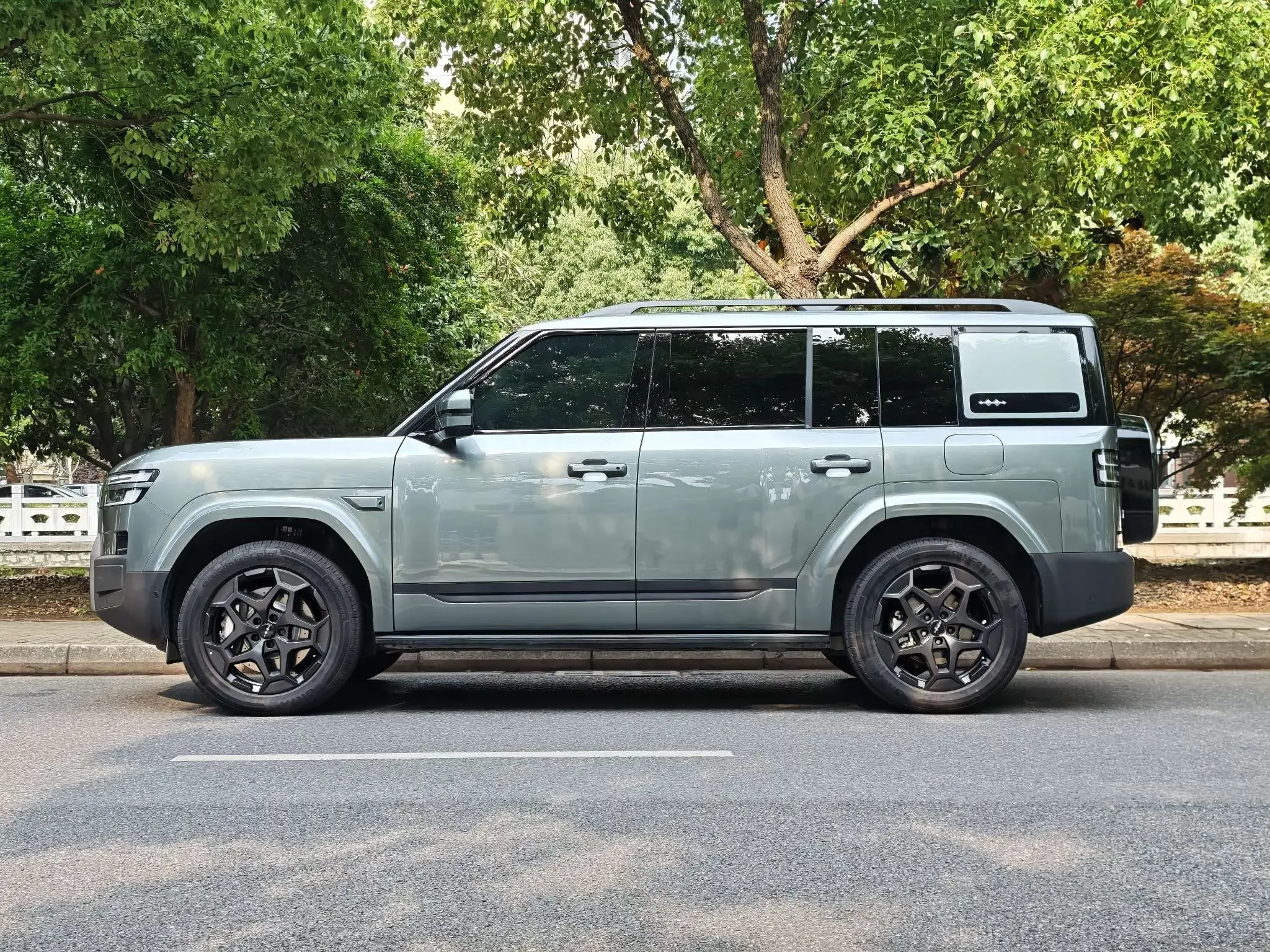 BYD Leopard Titanium 7 PHEV