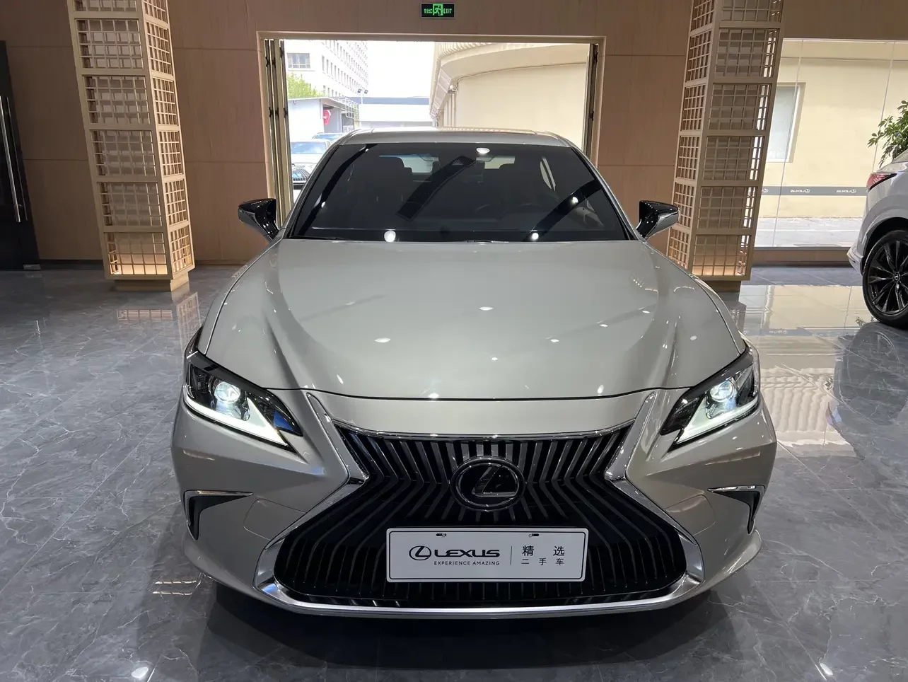 Lexus ES