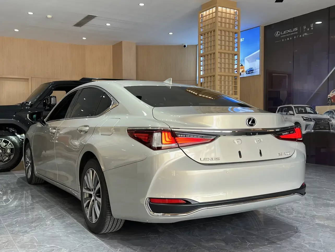 Lexus ES