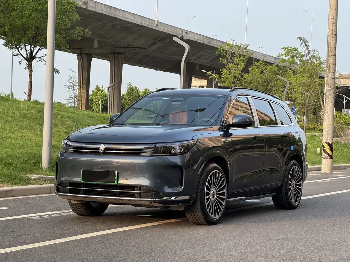 AITO M7 (Wenjie M7)  из Китая