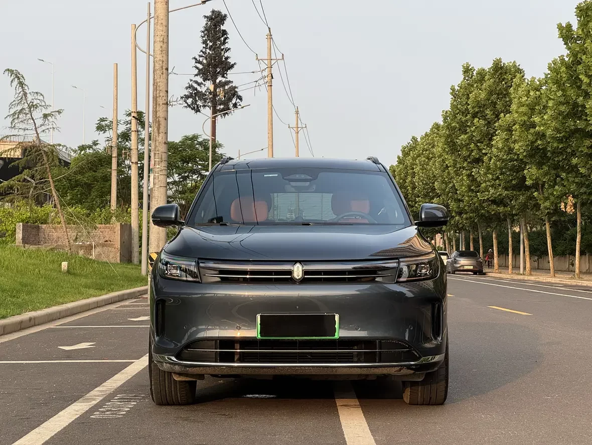 AITO M7 (Wenjie M7)  из Китая