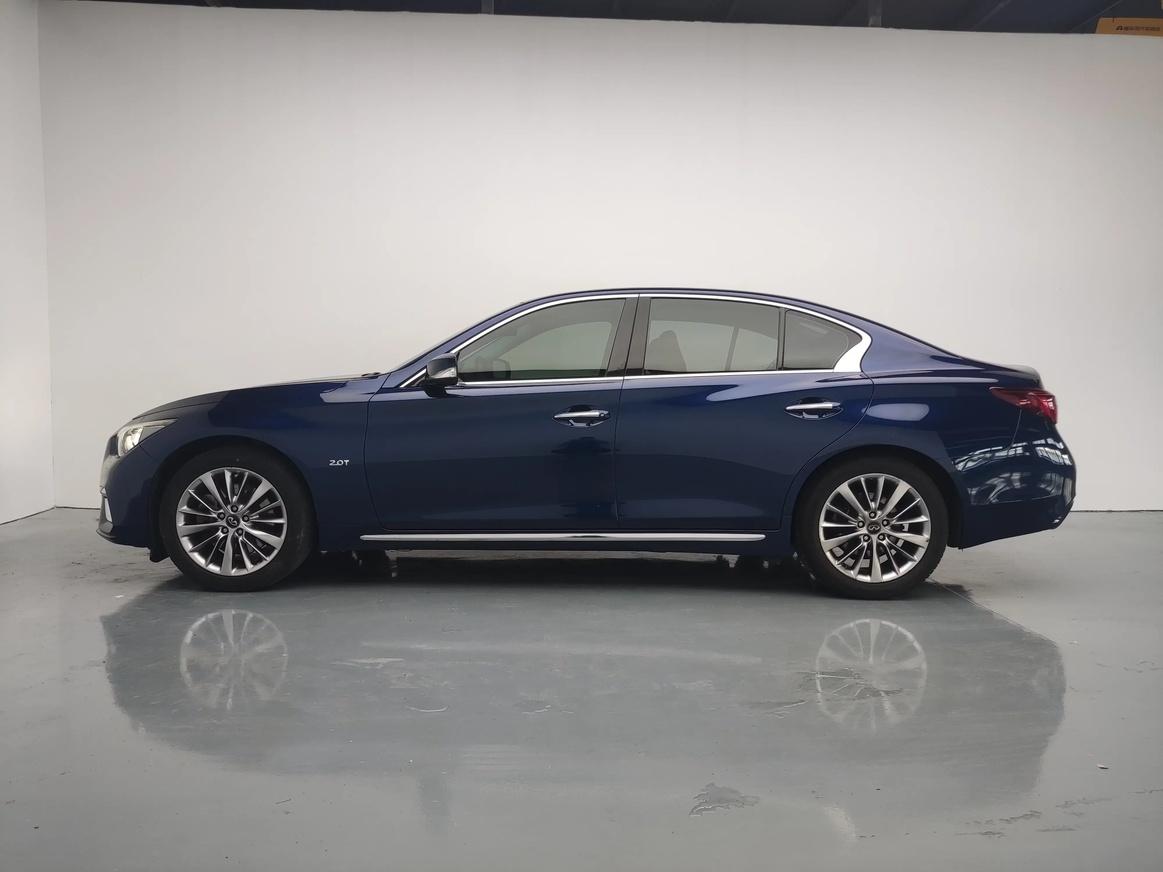 Infiniti Q50L