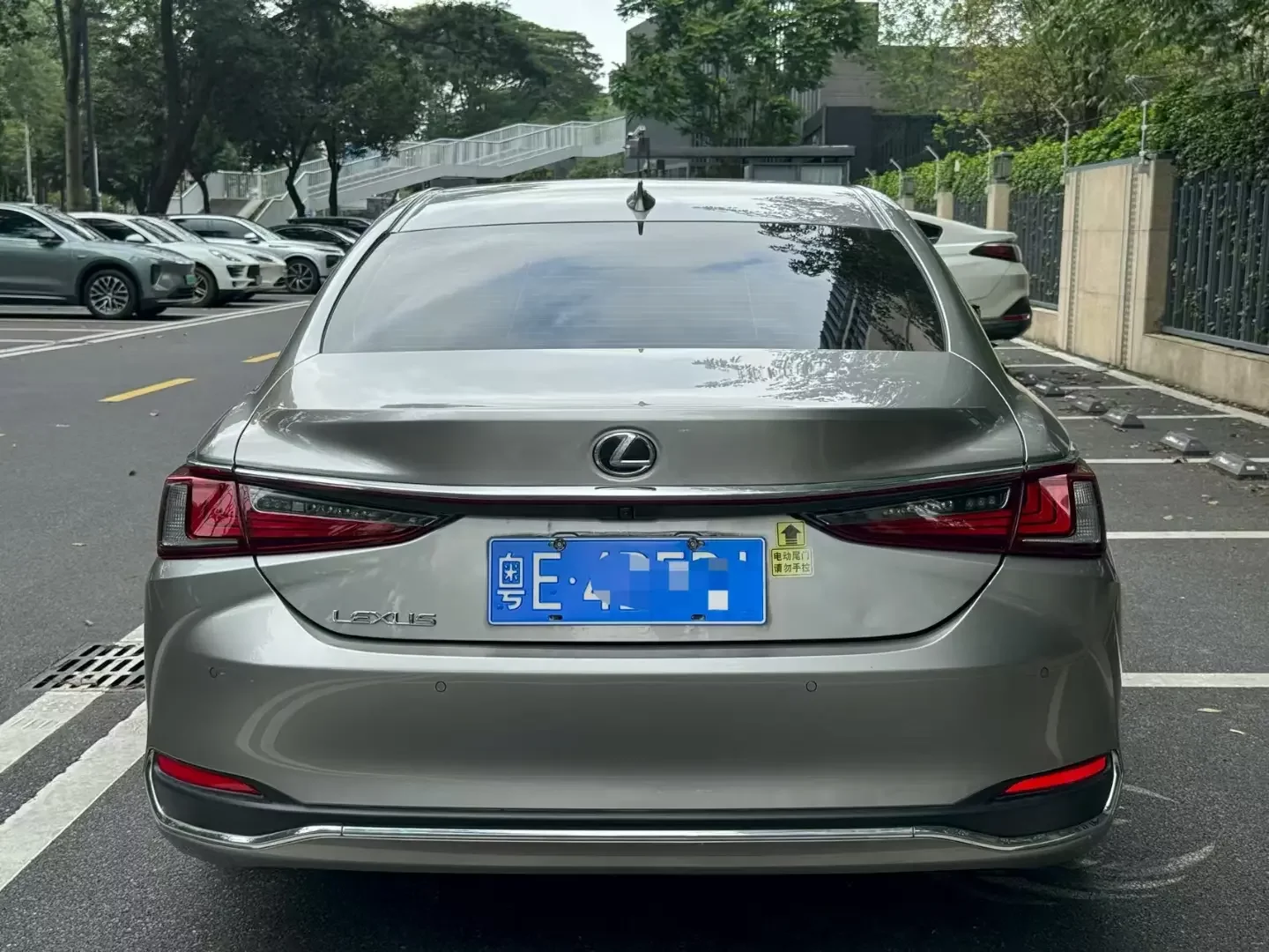 Lexus ES