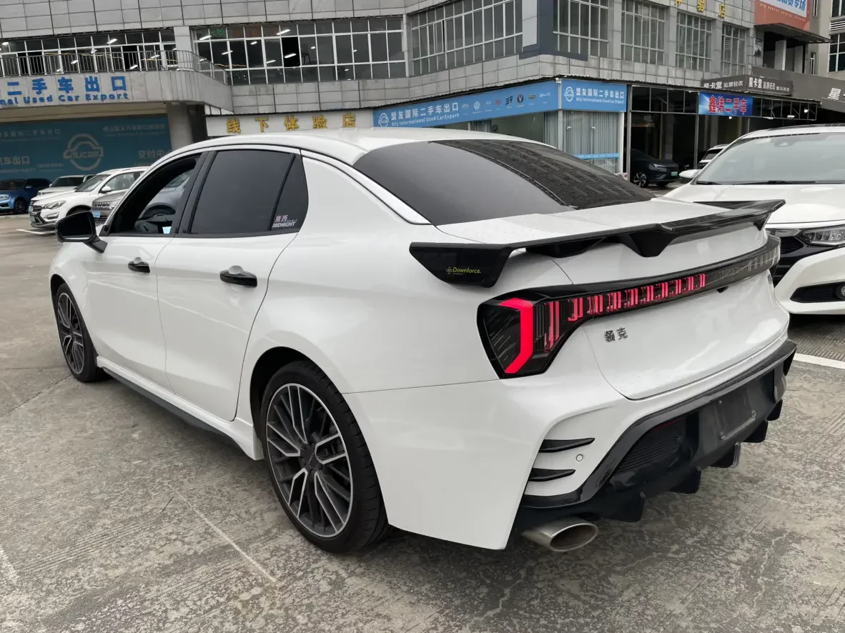 Lynk & Co 03