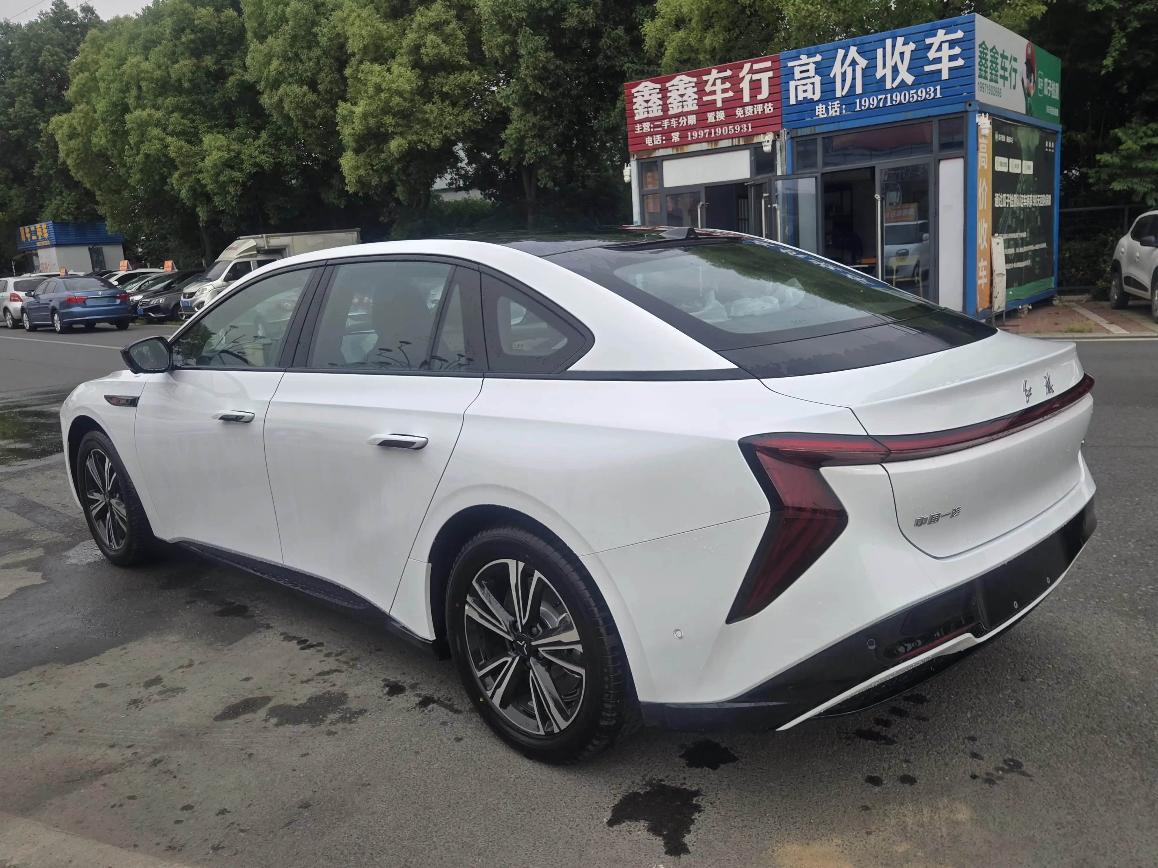 Hongqi EH7