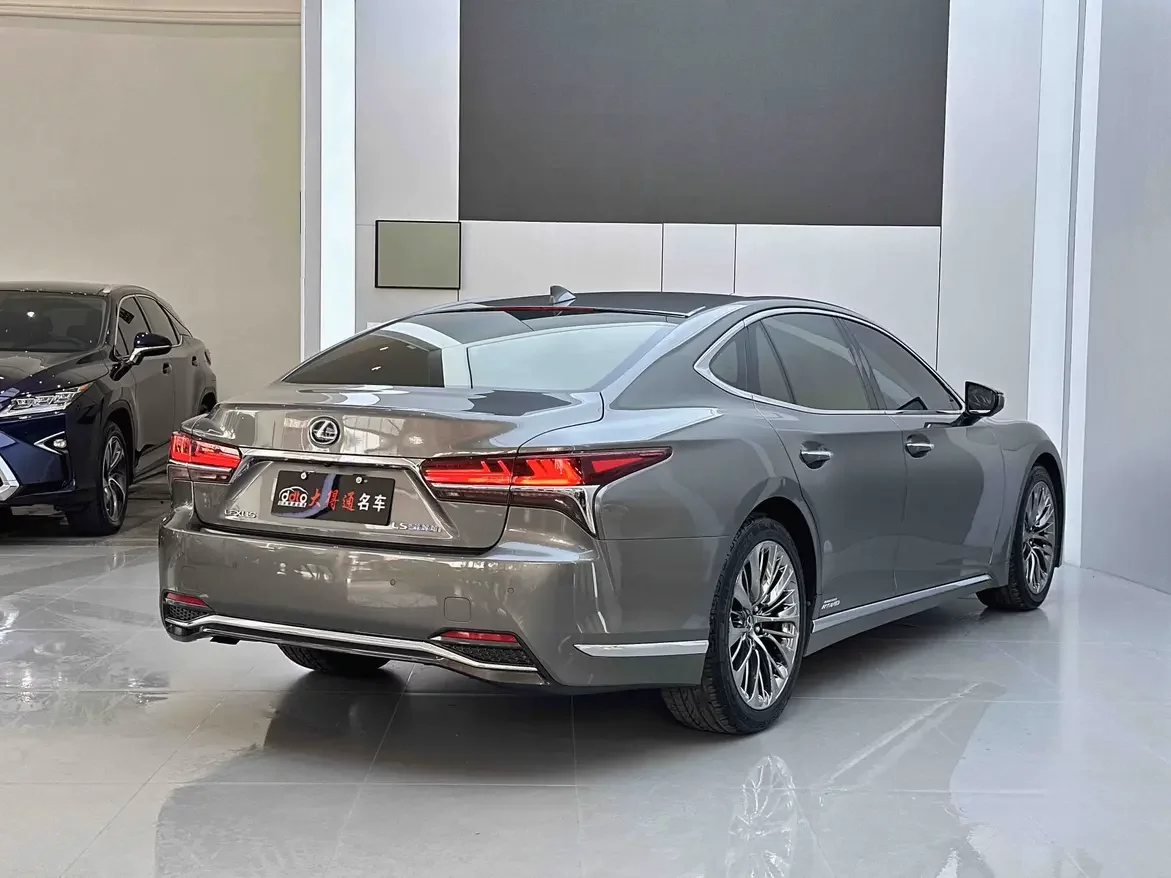 Lexus LS