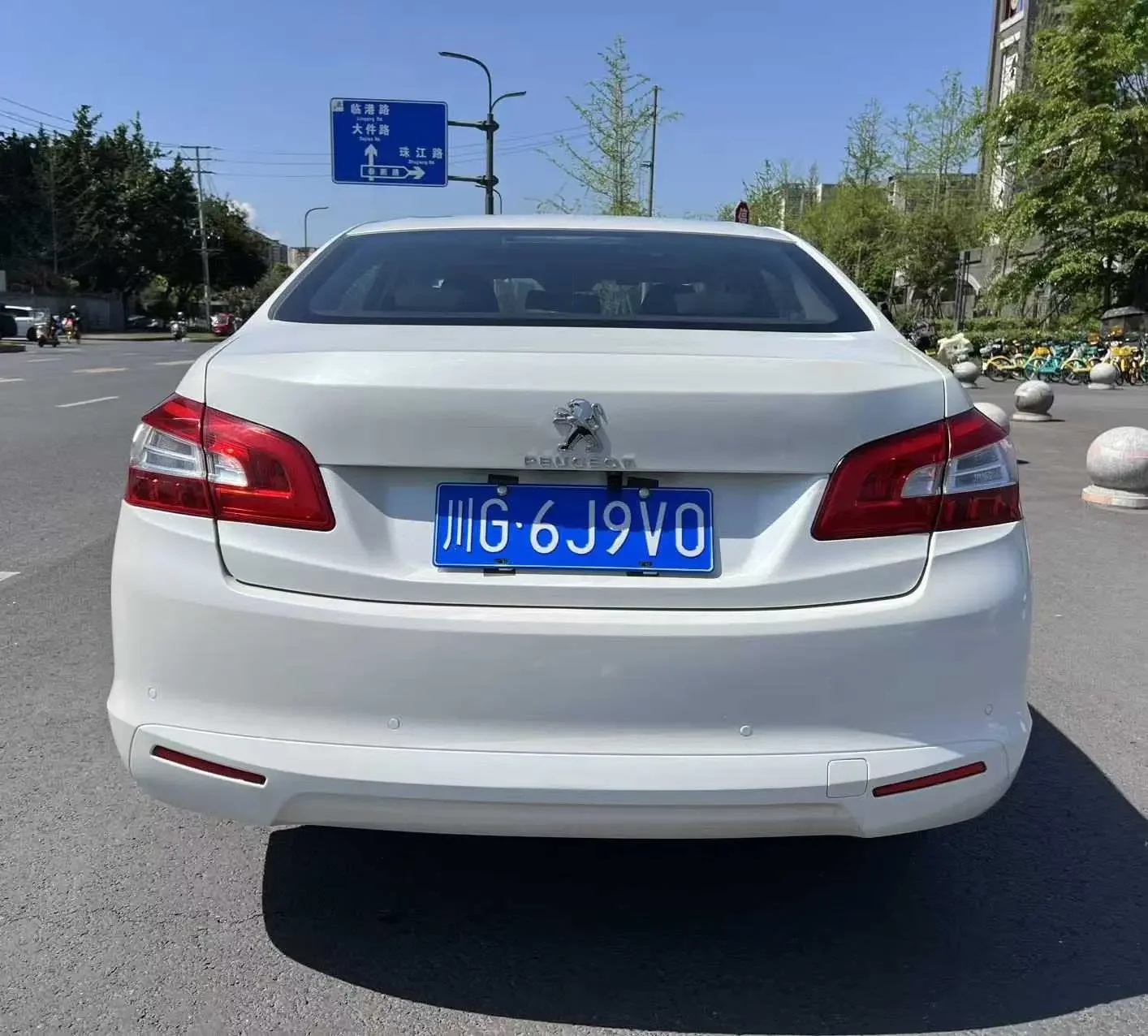 Peugeot 408