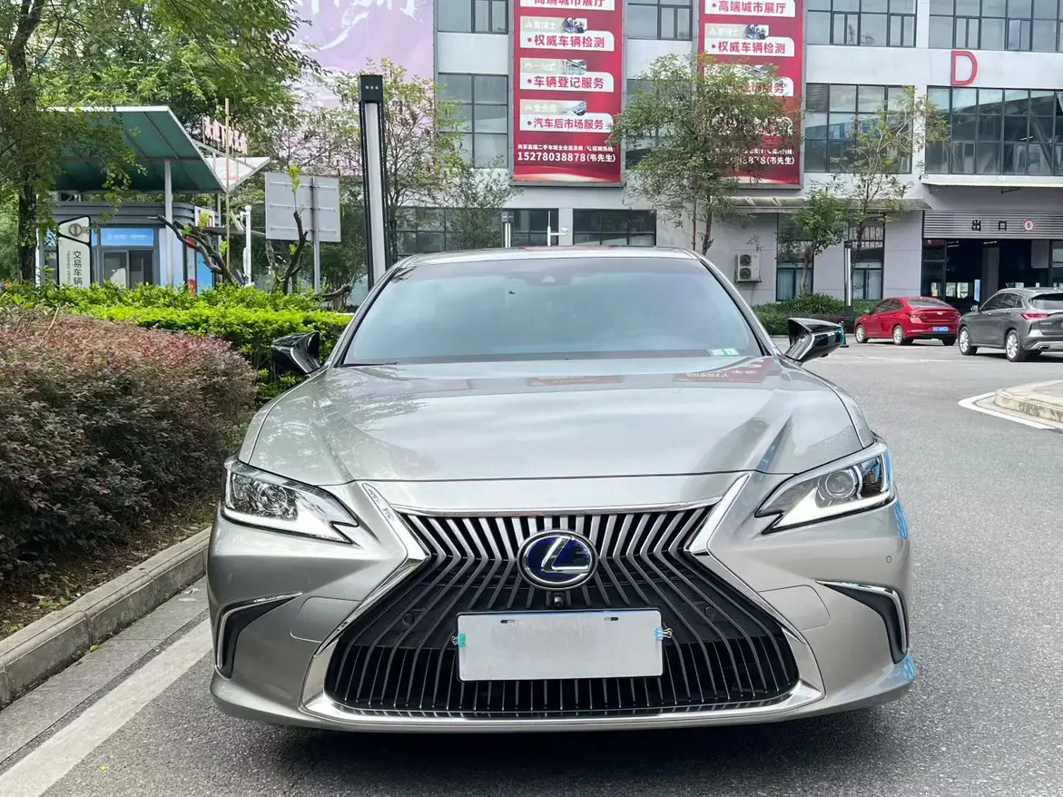 Lexus ES
