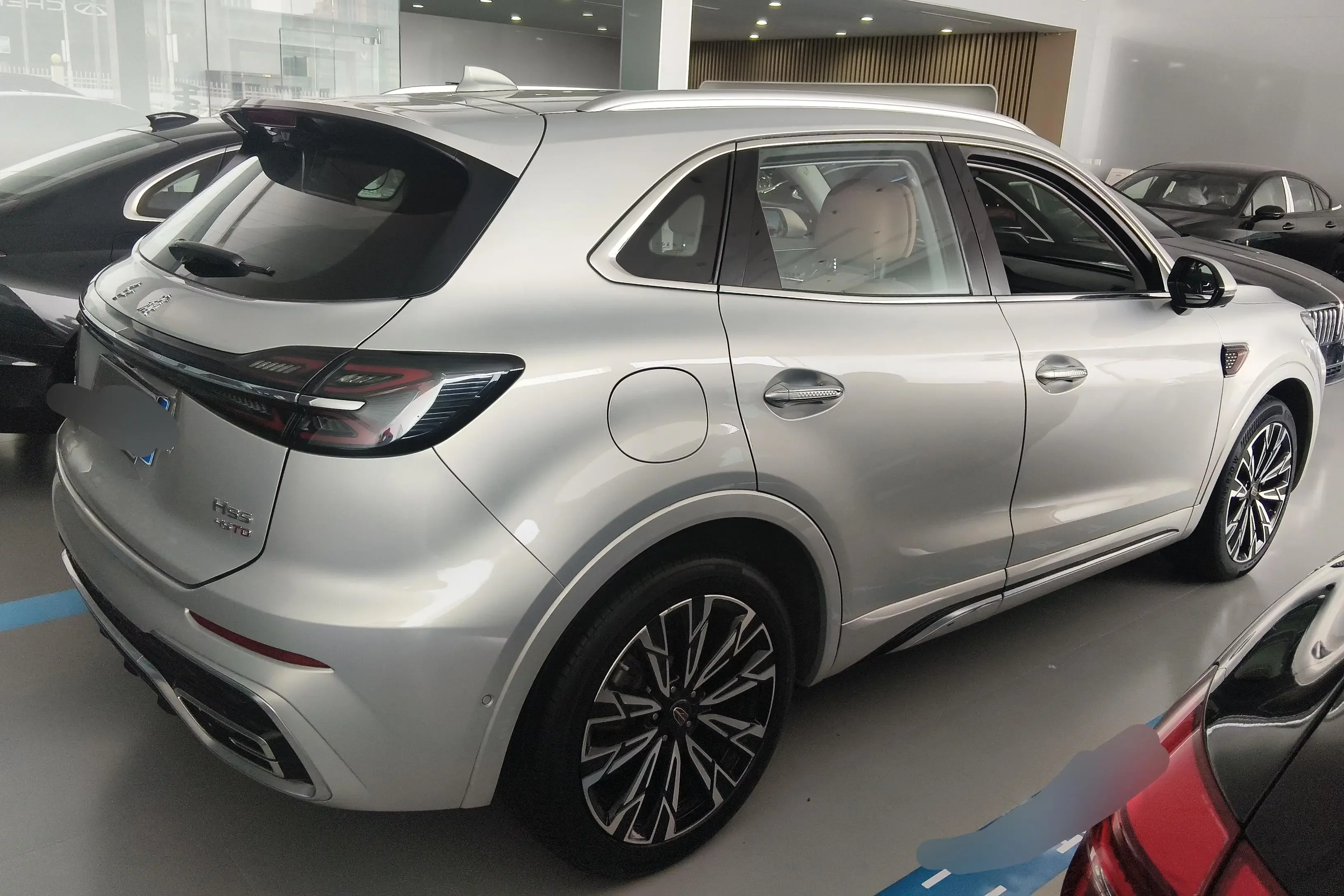 Hongqi HS5
