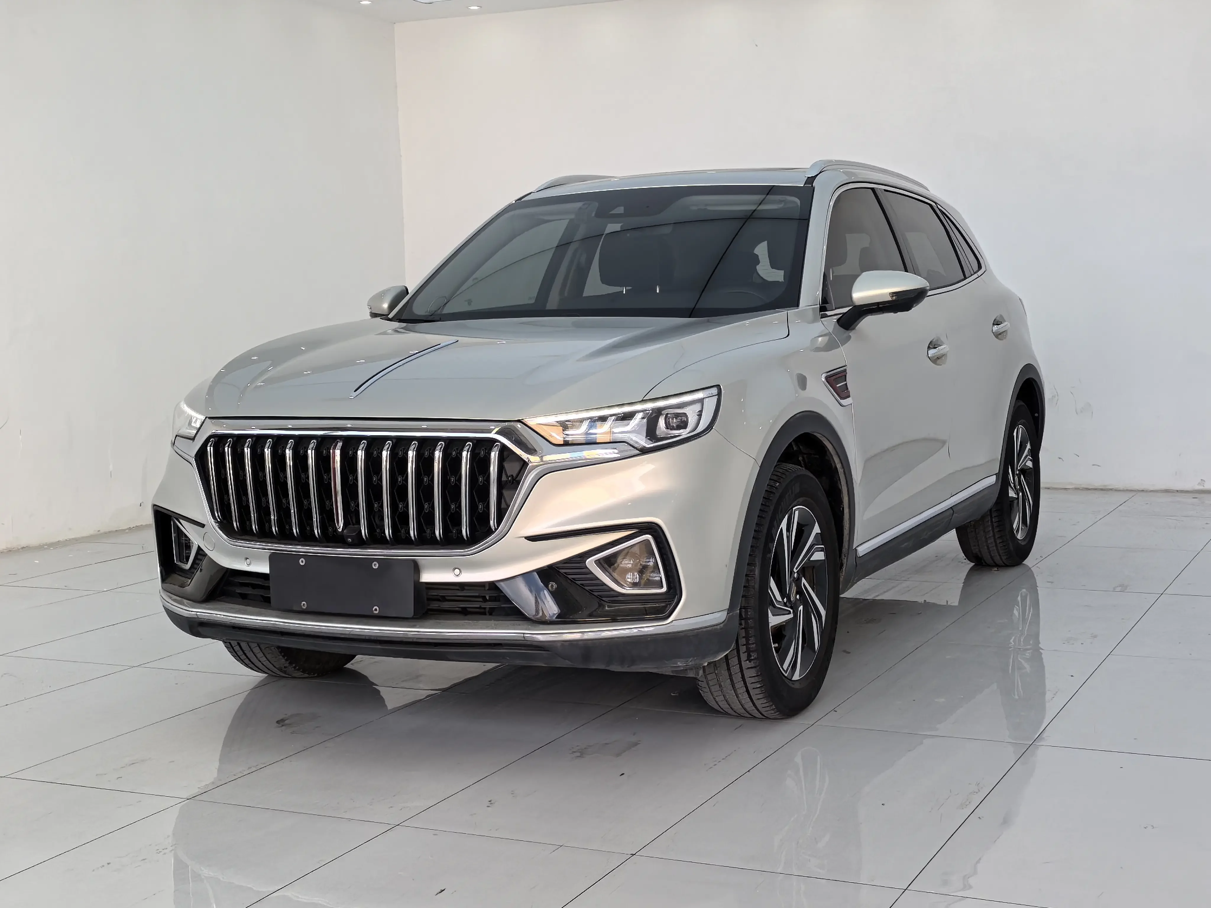 Hongqi HS5